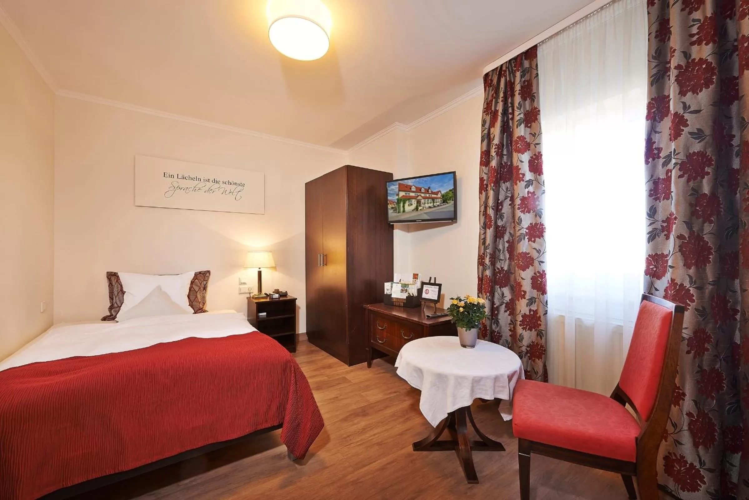 Photo of the whole room, Bed in Brauereigasthof Zum Löwenbräu