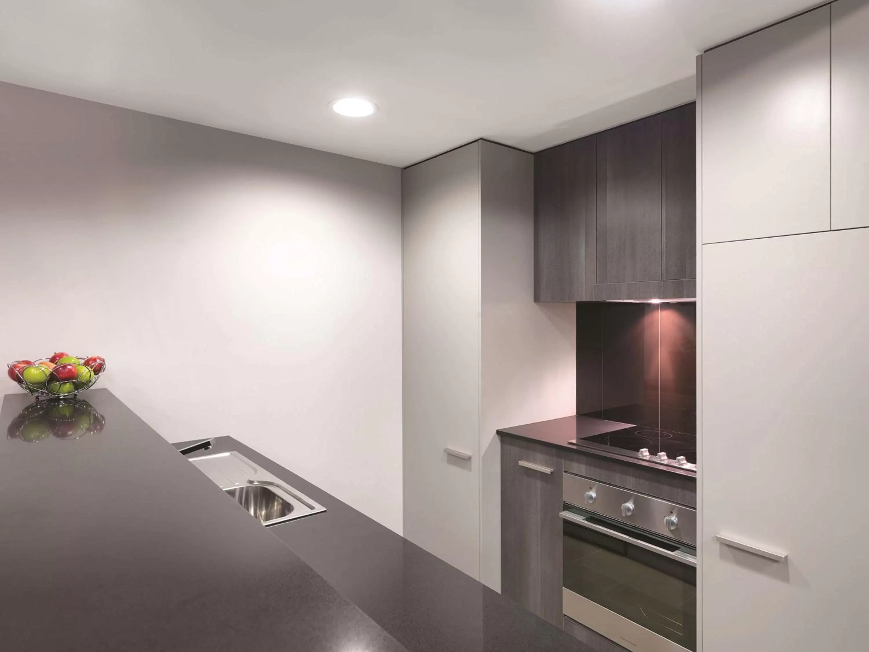 Kitchen or kitchenette in Adina Apartment Hotel Sydney Airport