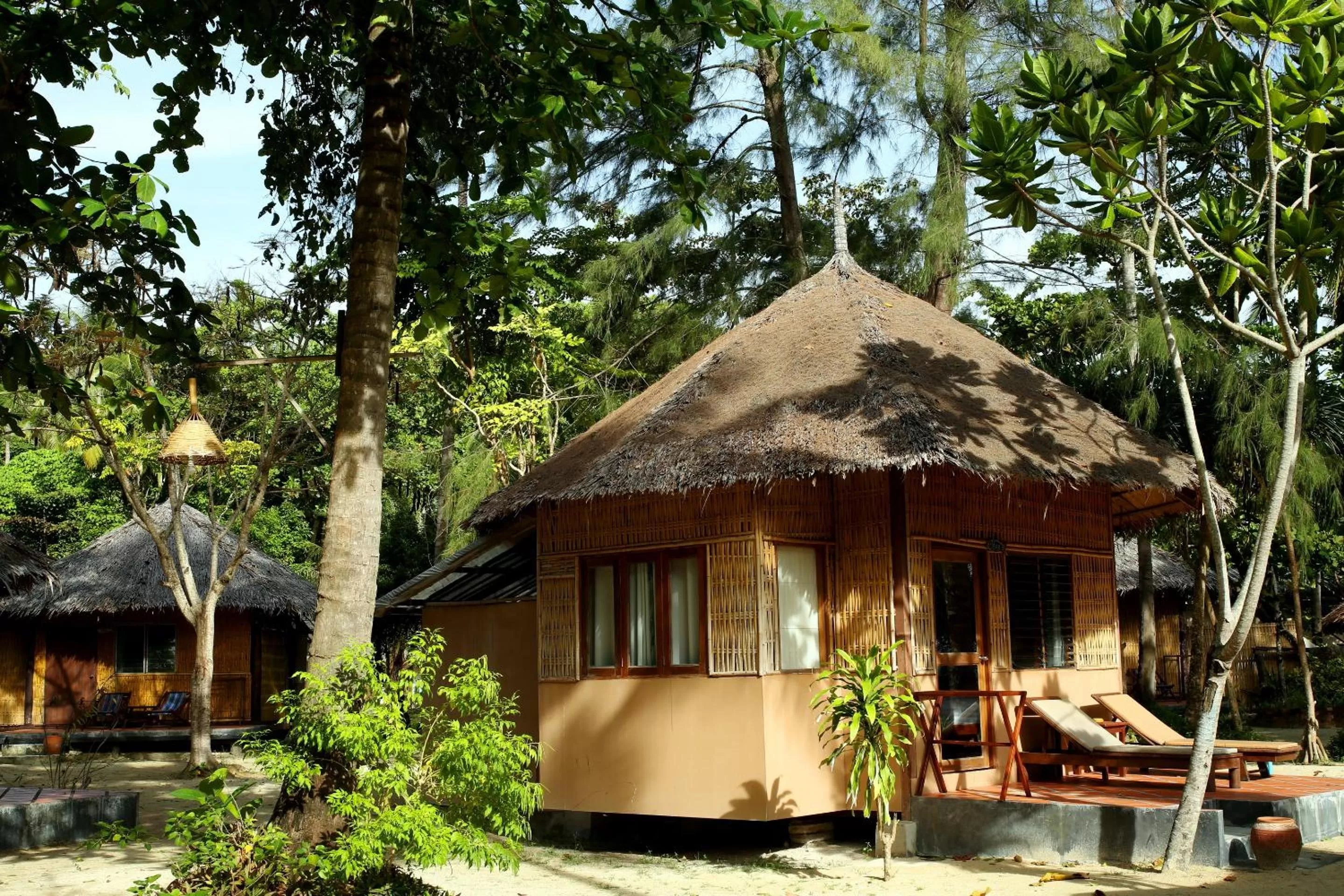 Bungalow with Sea View - 2nd row in Mayalay Resort-Green Hotel