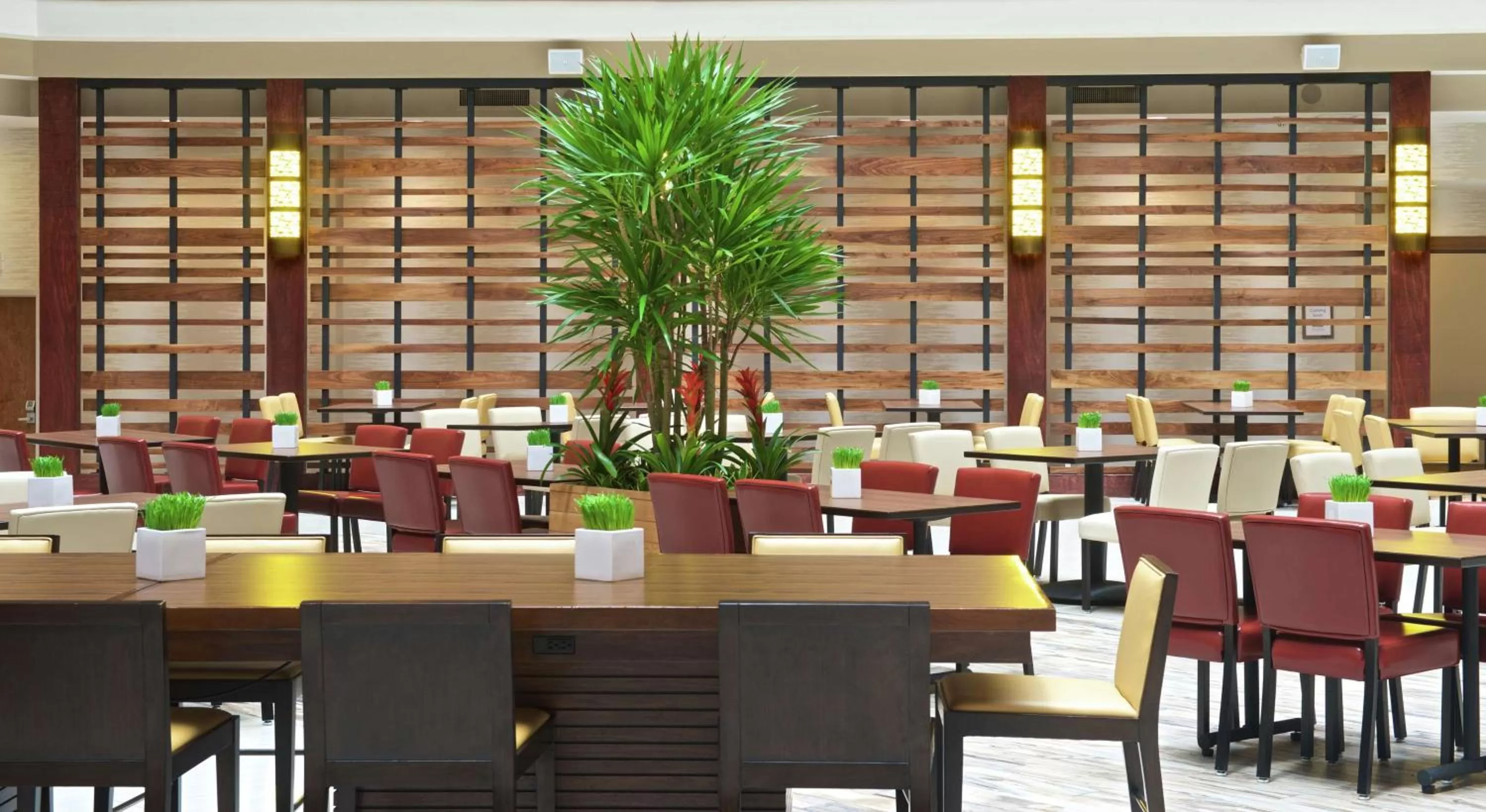 Lobby or reception in Embassy Suites by Hilton Portland Tigard