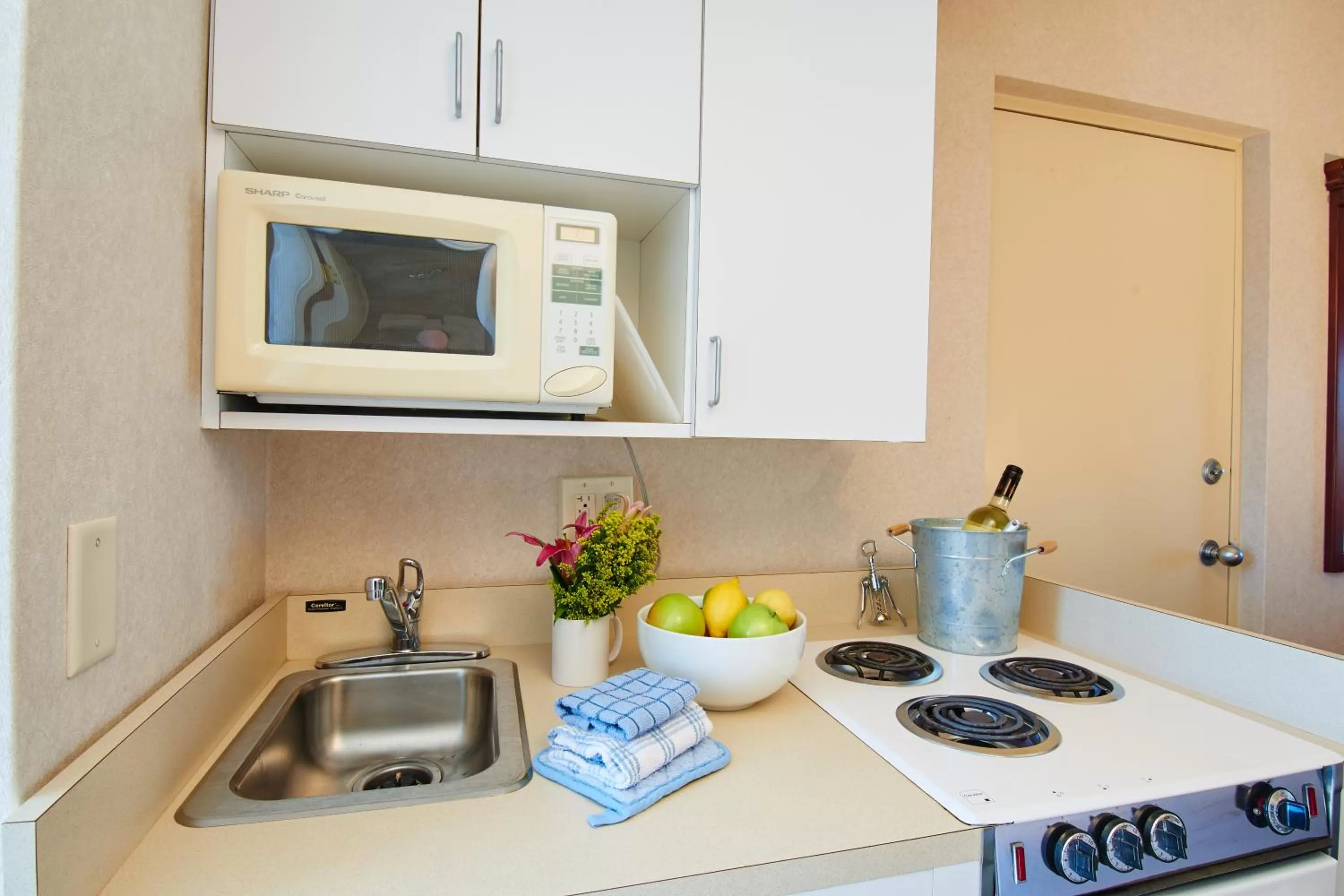 Kitchen or kitchenette in The Bay Resort