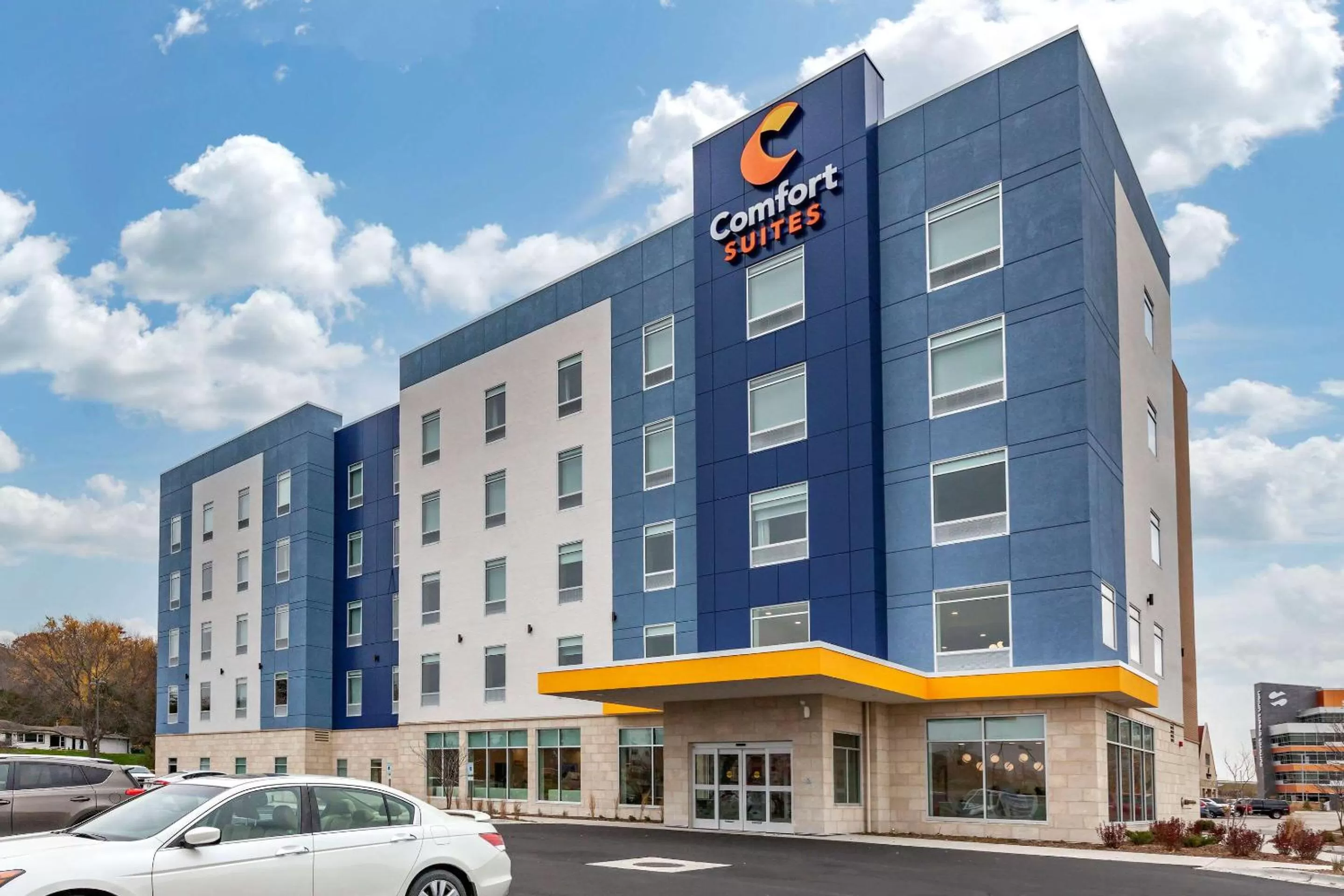 Property building in Comfort Suites Cottage Grove-Madison