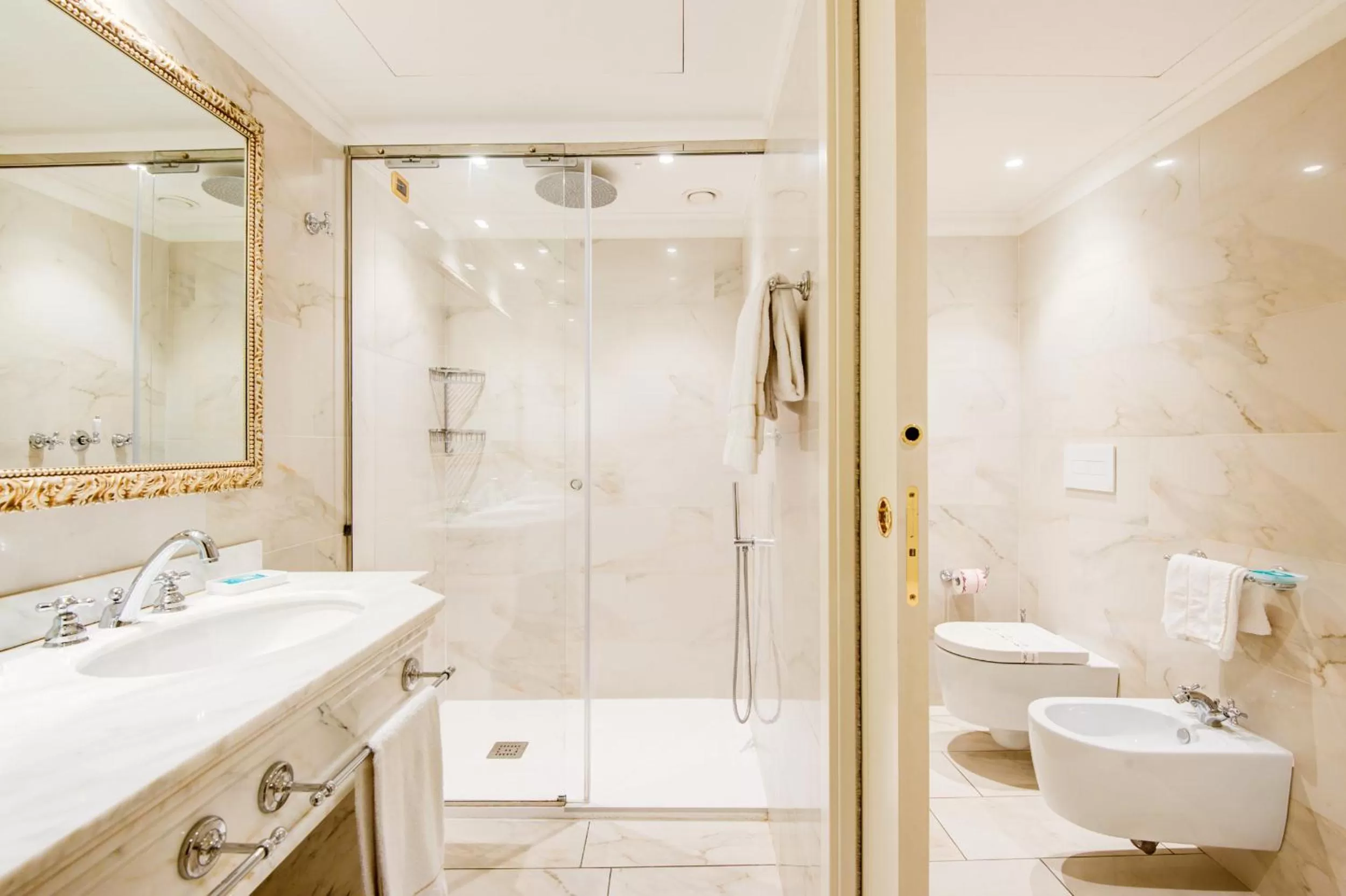 Shower in Hotel Al Duca Di Venezia