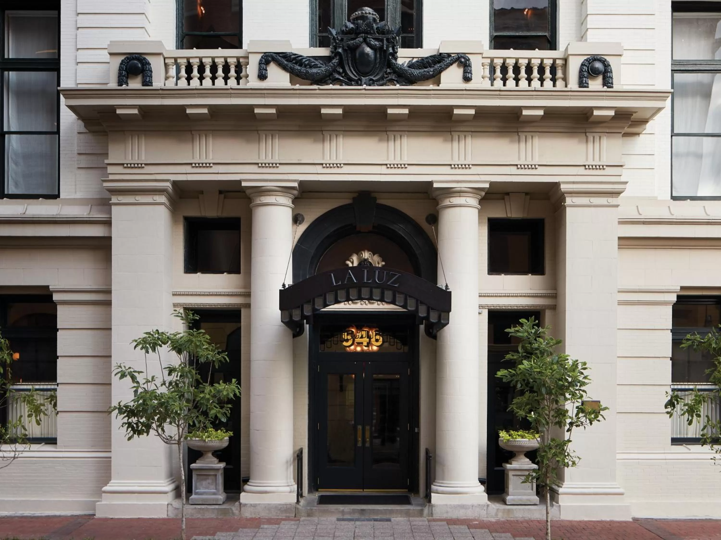 Facade/entrance in Maison de la Luz