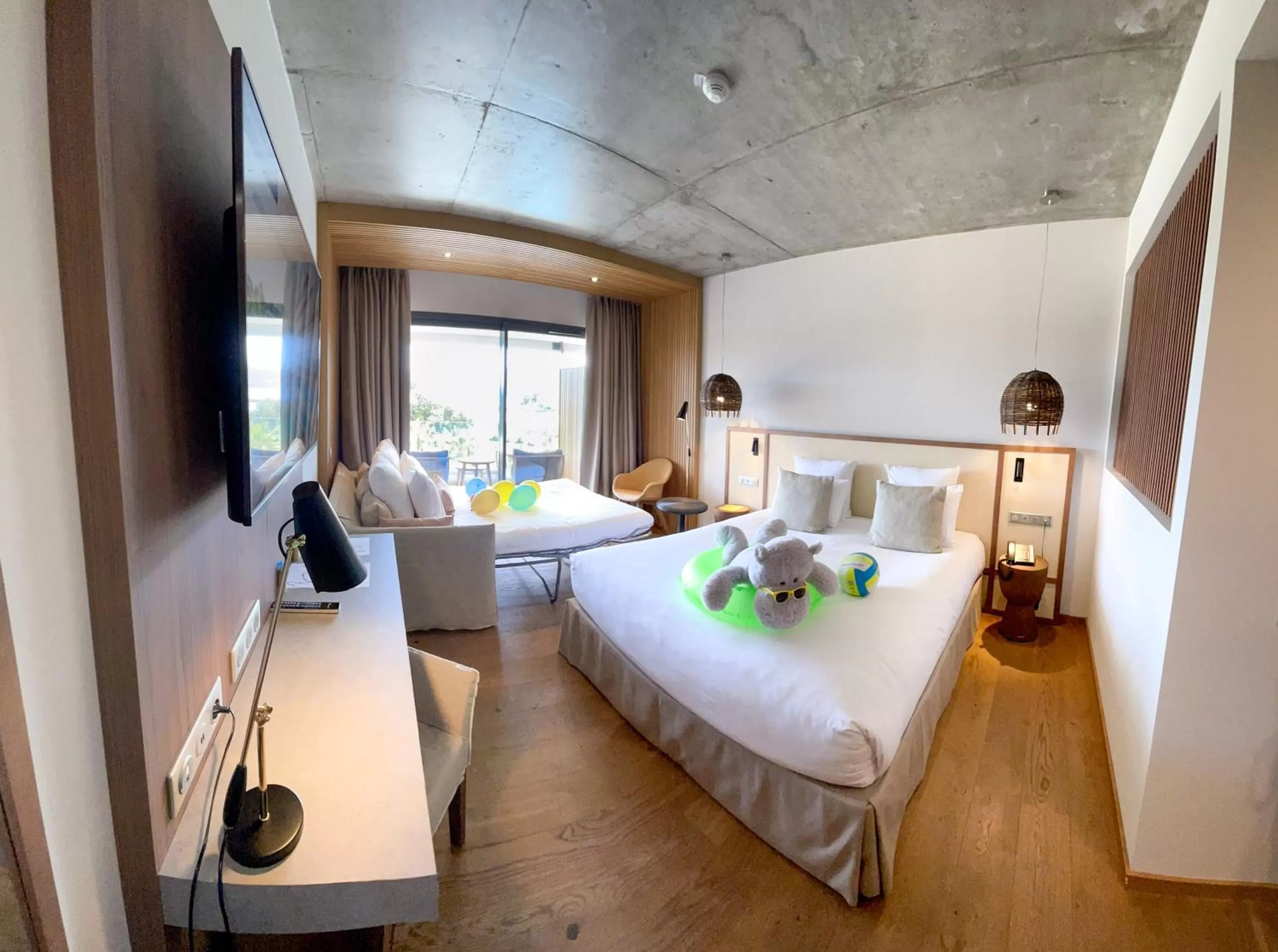 Photo of the whole room, Bed in Golden Tulip Porto-Vecchio