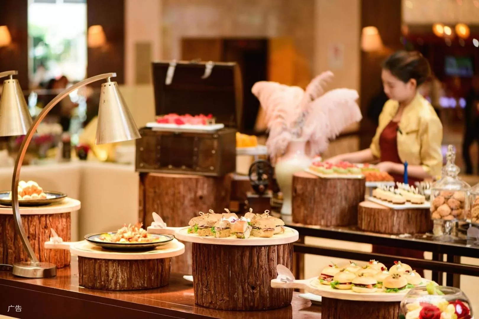 Food and drinks in Shangri-La Shenzhen - Nearby Luohu Border, Outdoor Swimming Pool