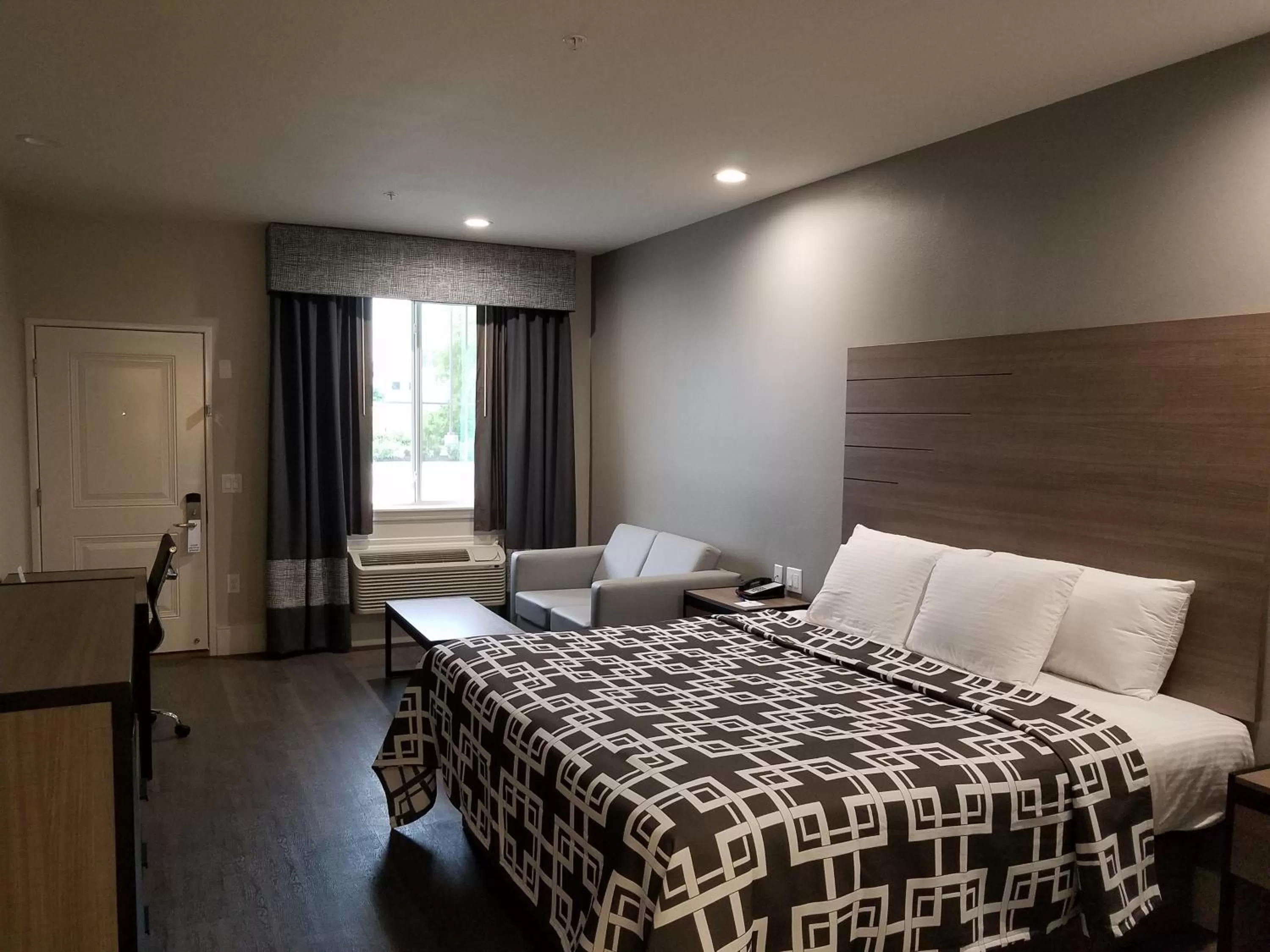 Bedroom, Bed in Palace Inn Blue Tomball Parkway