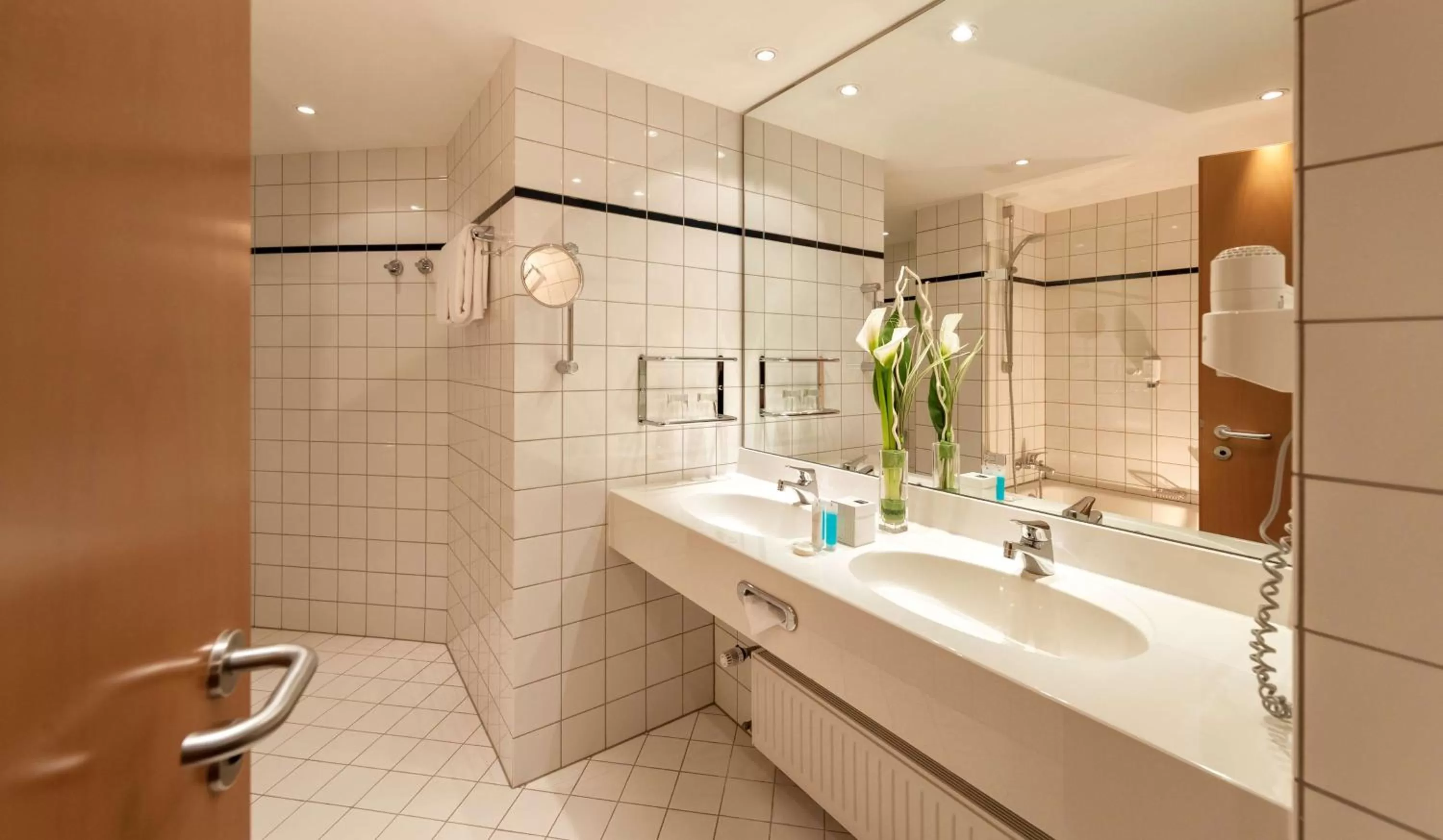 Bathroom in Dorint Kongresshotel Düsseldorf/Neuss