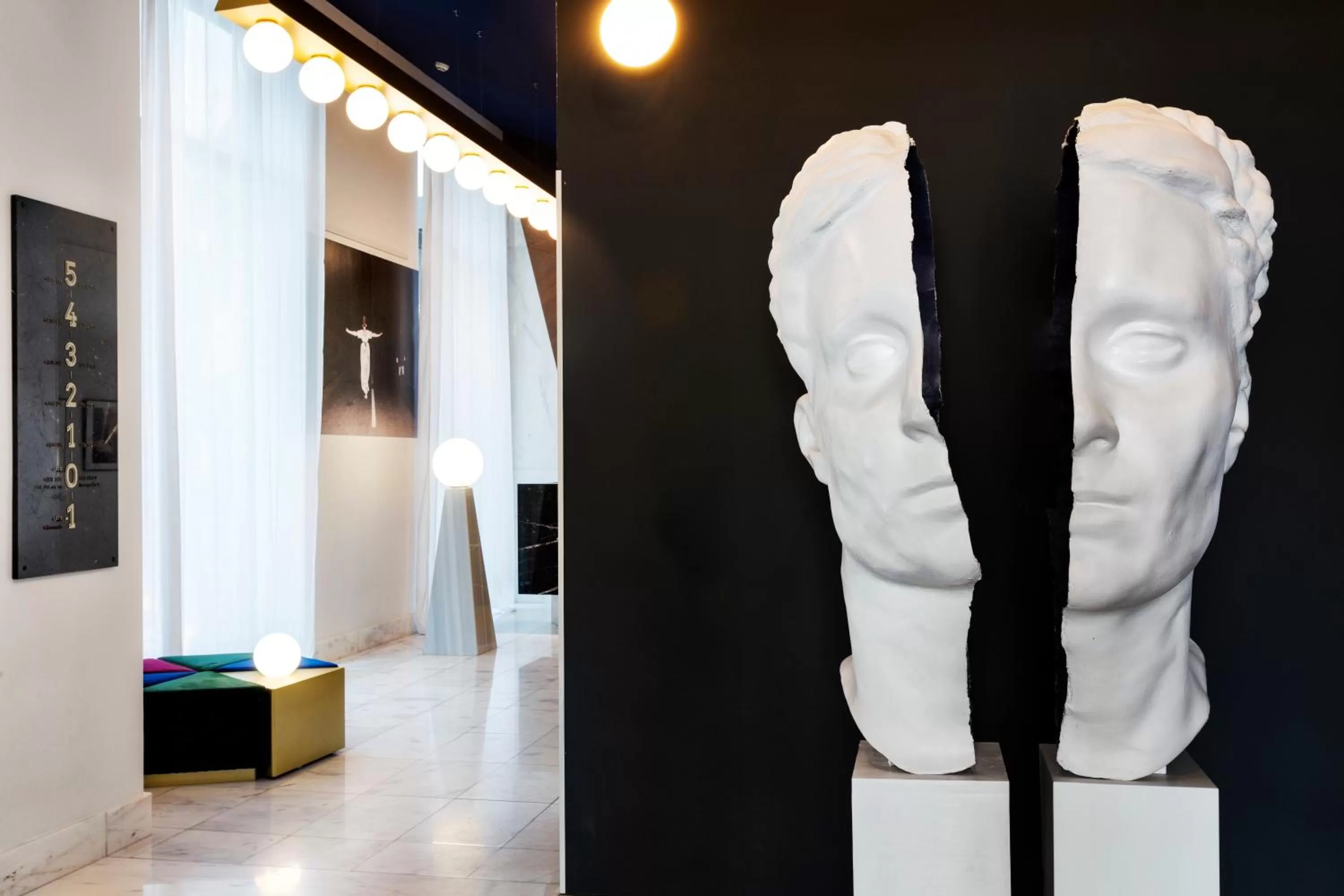 Lobby or reception in One Shot Fortuny