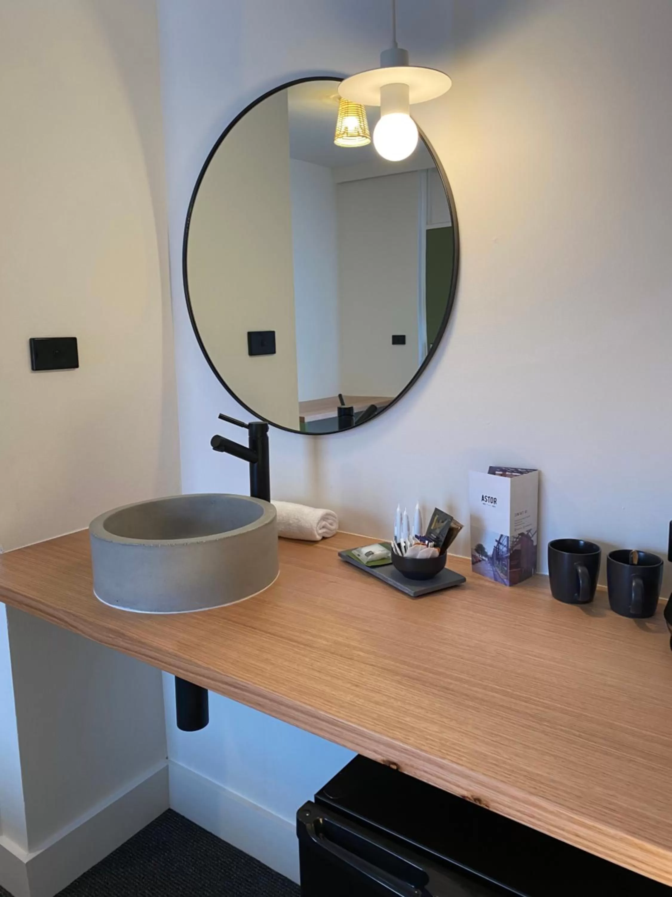 Coffee/tea facilities in The Astor Hotel Motel