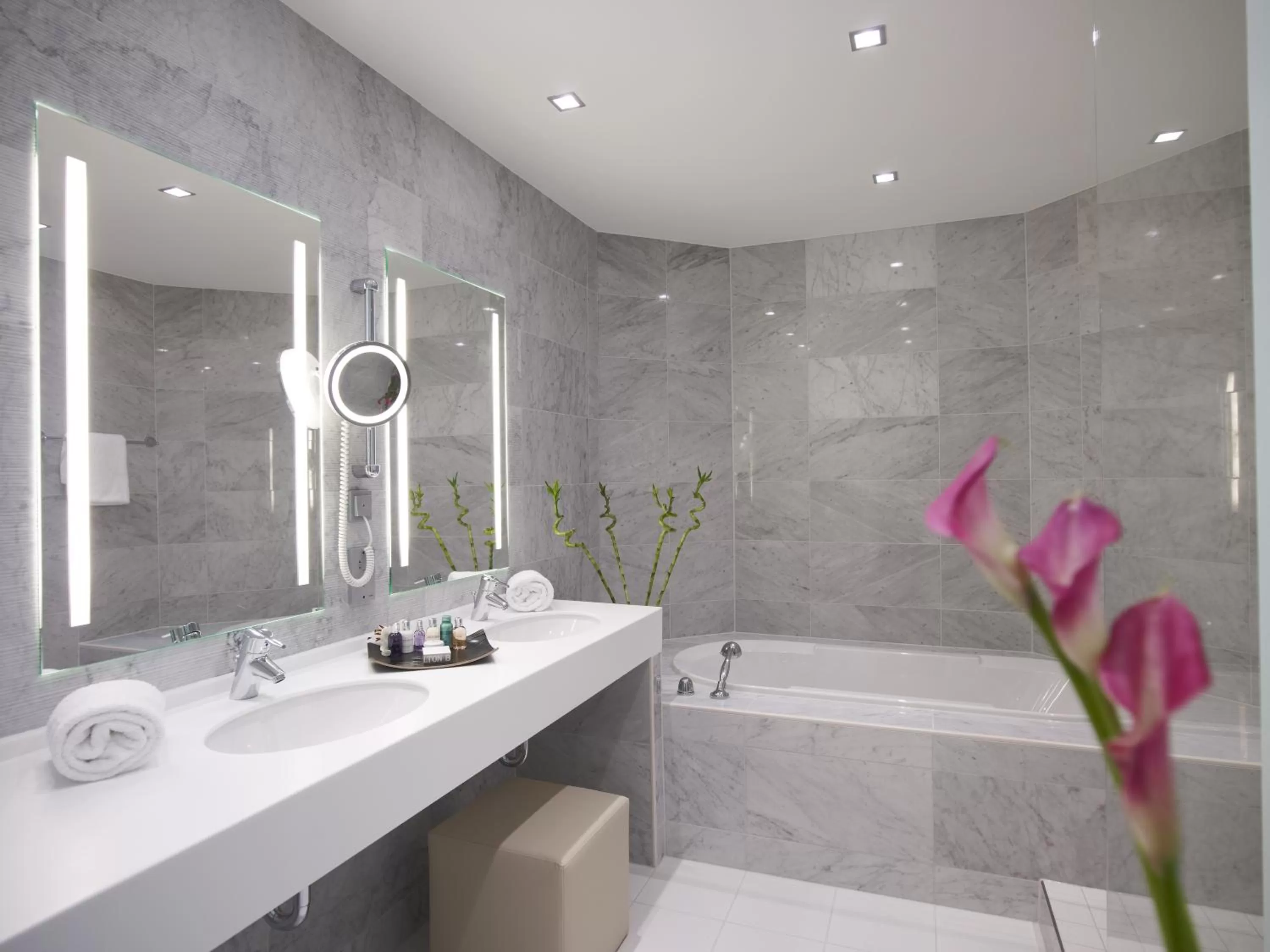 Toilet in Clayton Hotel Düsseldorf City Centre