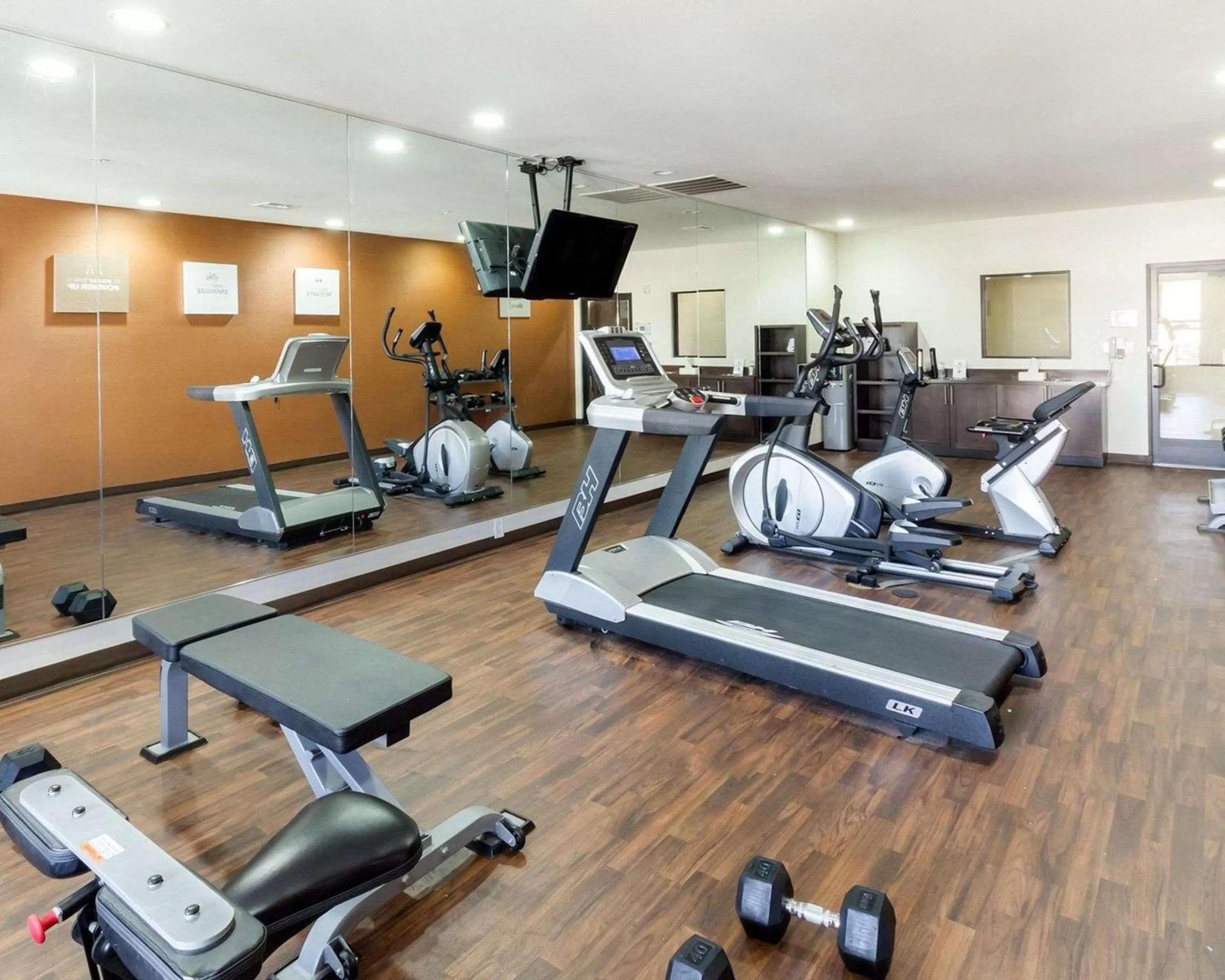 Fitness centre/facilities in Comfort Suites Cotulla near I-35