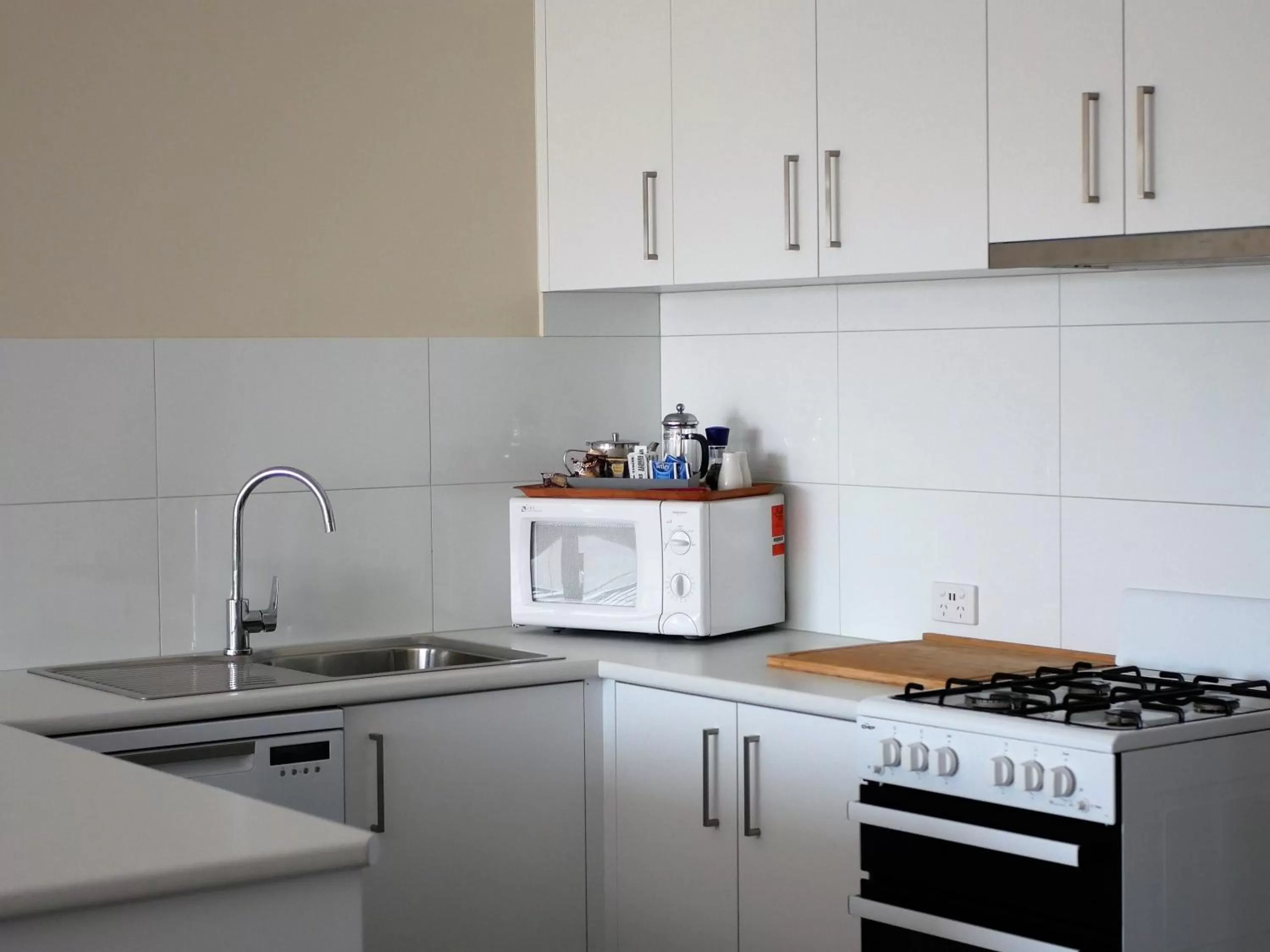 Kitchen or kitchenette in Parkview Motor Inn and Apartments