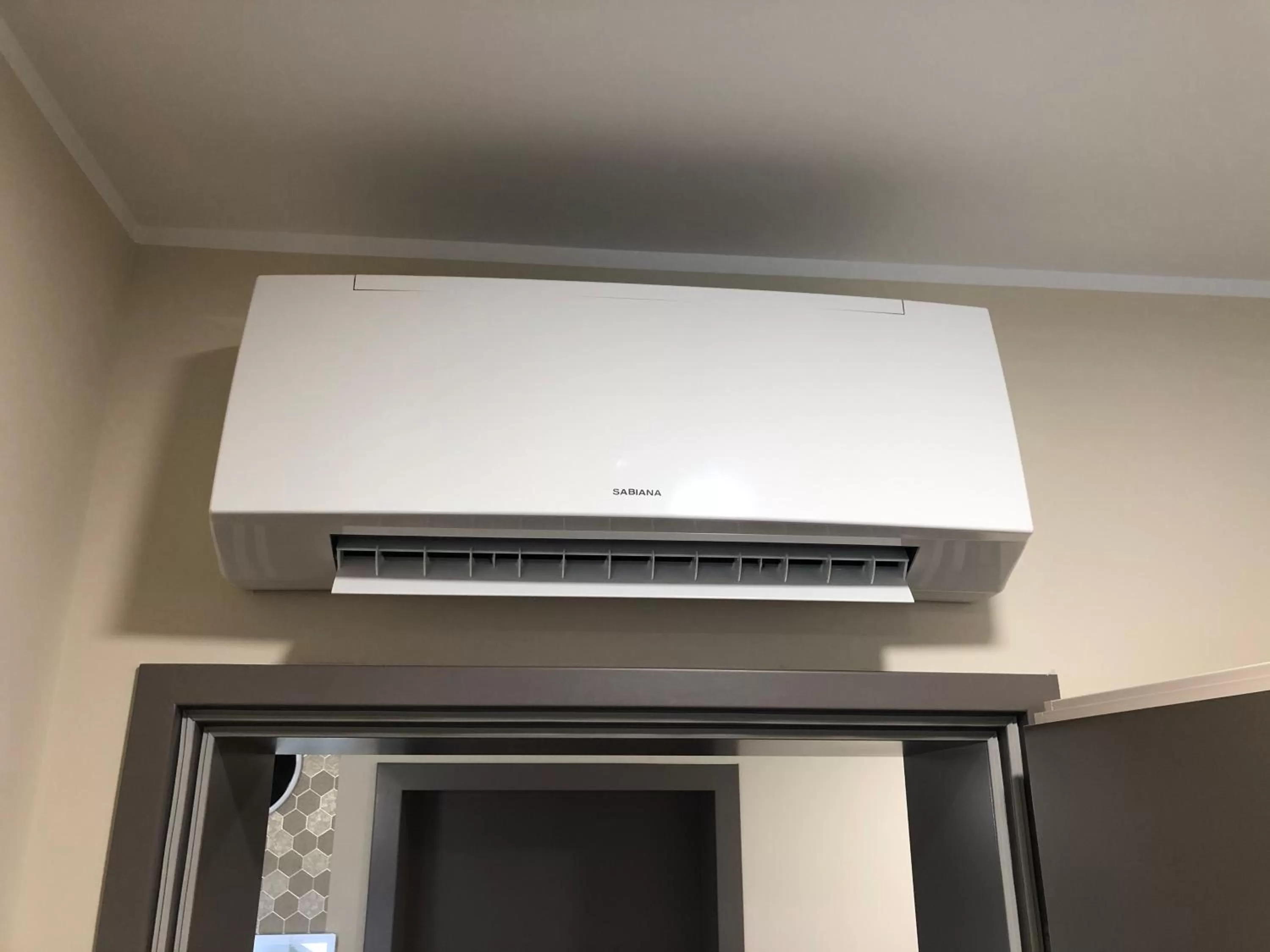 TV/Entertainment Center in Jukebox Hotel