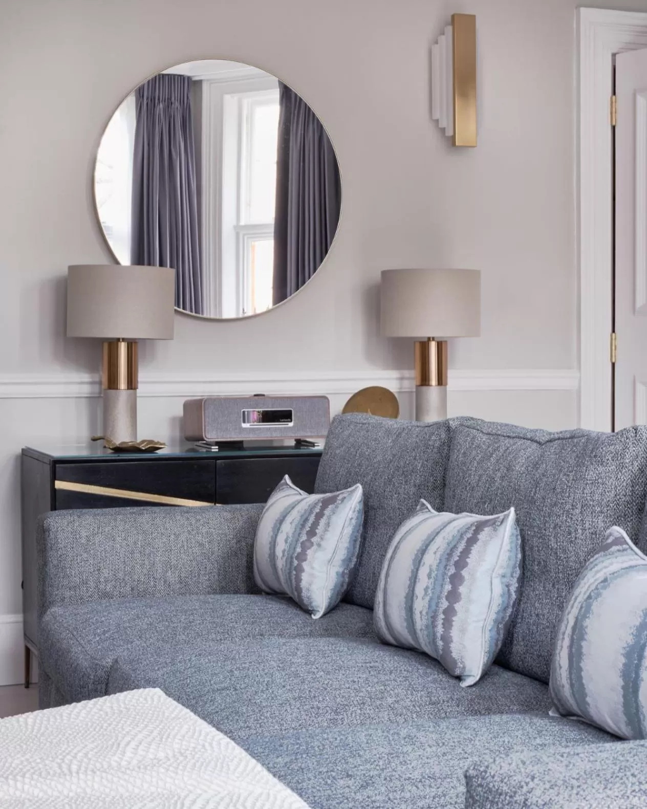 Living room, Bed in 11 Cadogan Gardens and The Apartments by Iconic Luxury Hotels