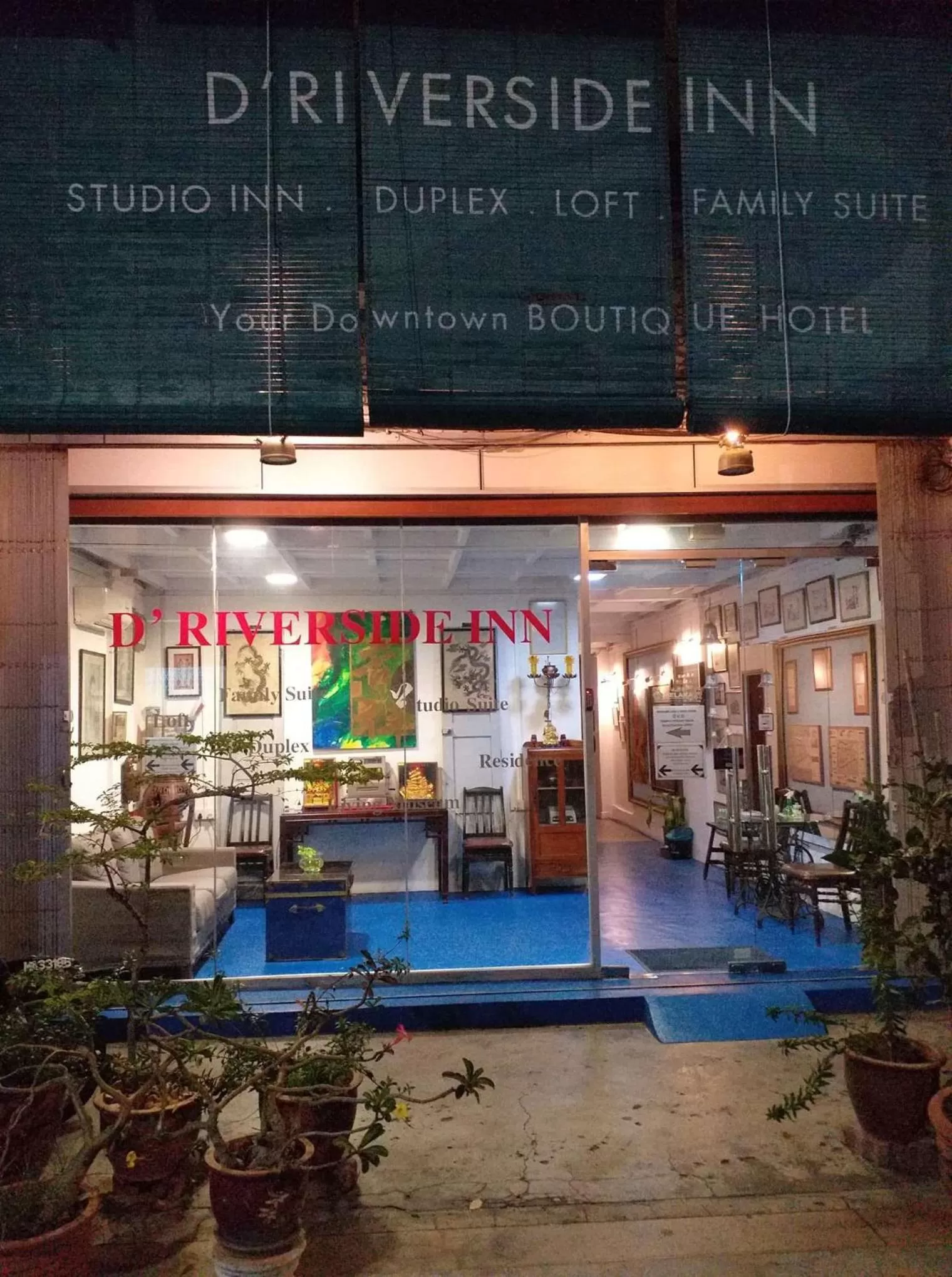 Facade/entrance in D Riverside Inn