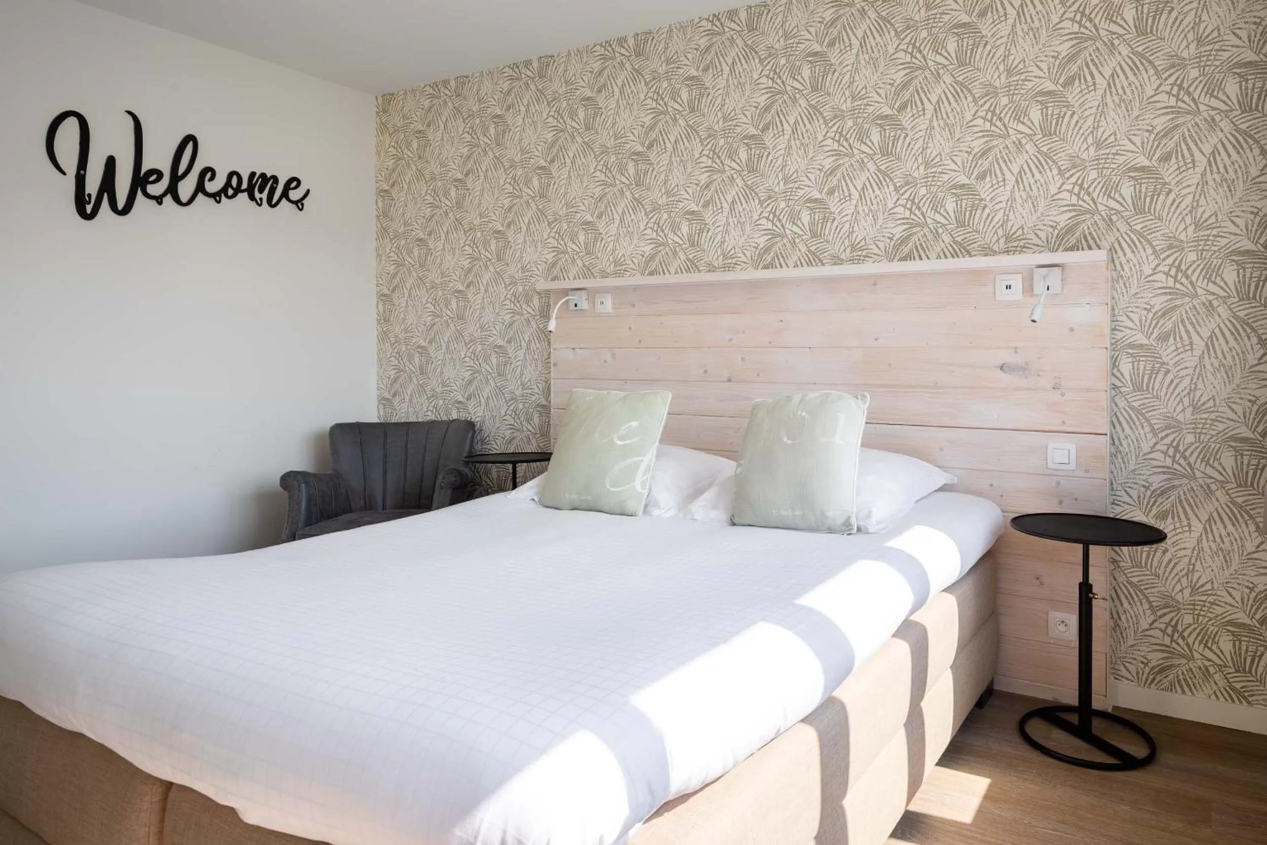 Photo of the whole room, Bed in West Bay