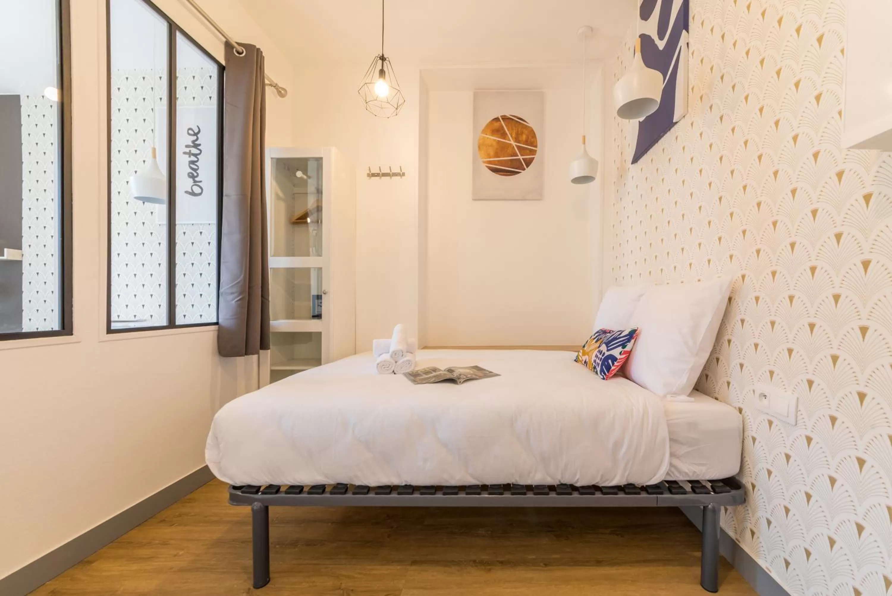 Bed in WS Haussmann - La Fayette