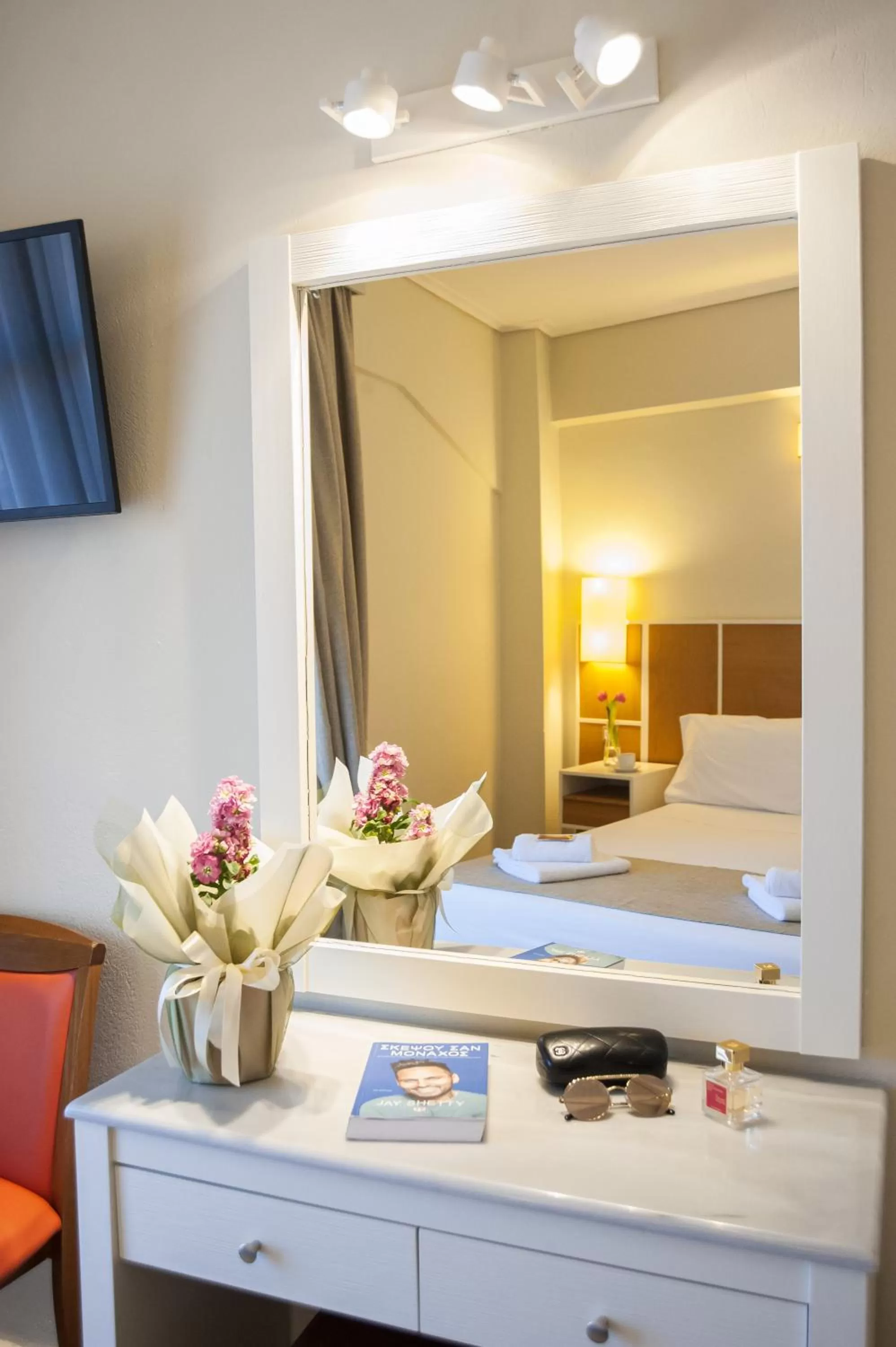 Bathroom, Bed in Fedriades Delphi Hotel