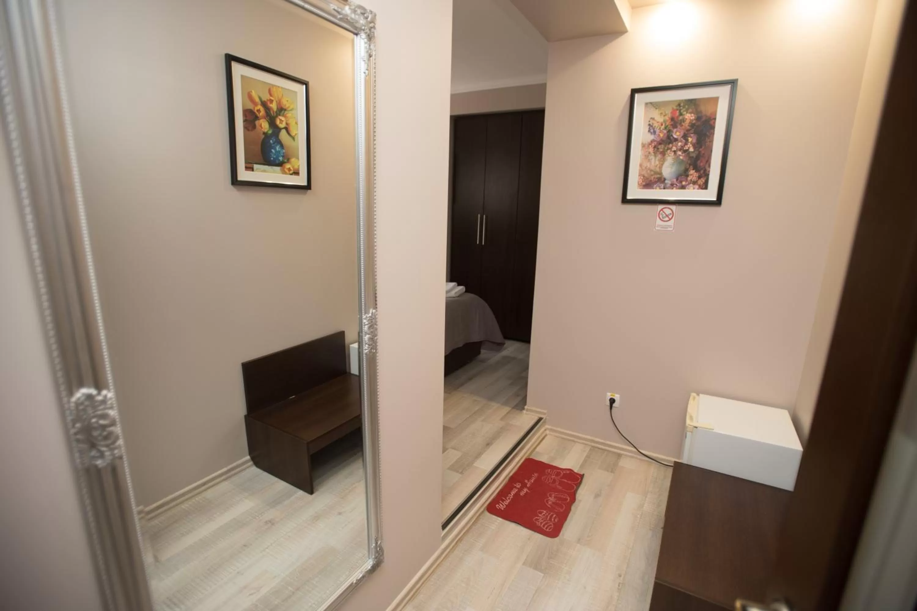 Communal lounge/ TV room, TV/Entertainment Center in Altin Palace