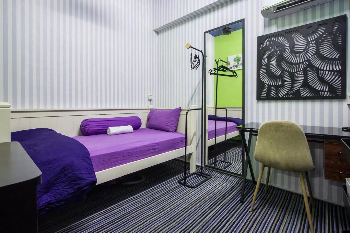 Photo of the whole room, Bed in USM Designer Dwell