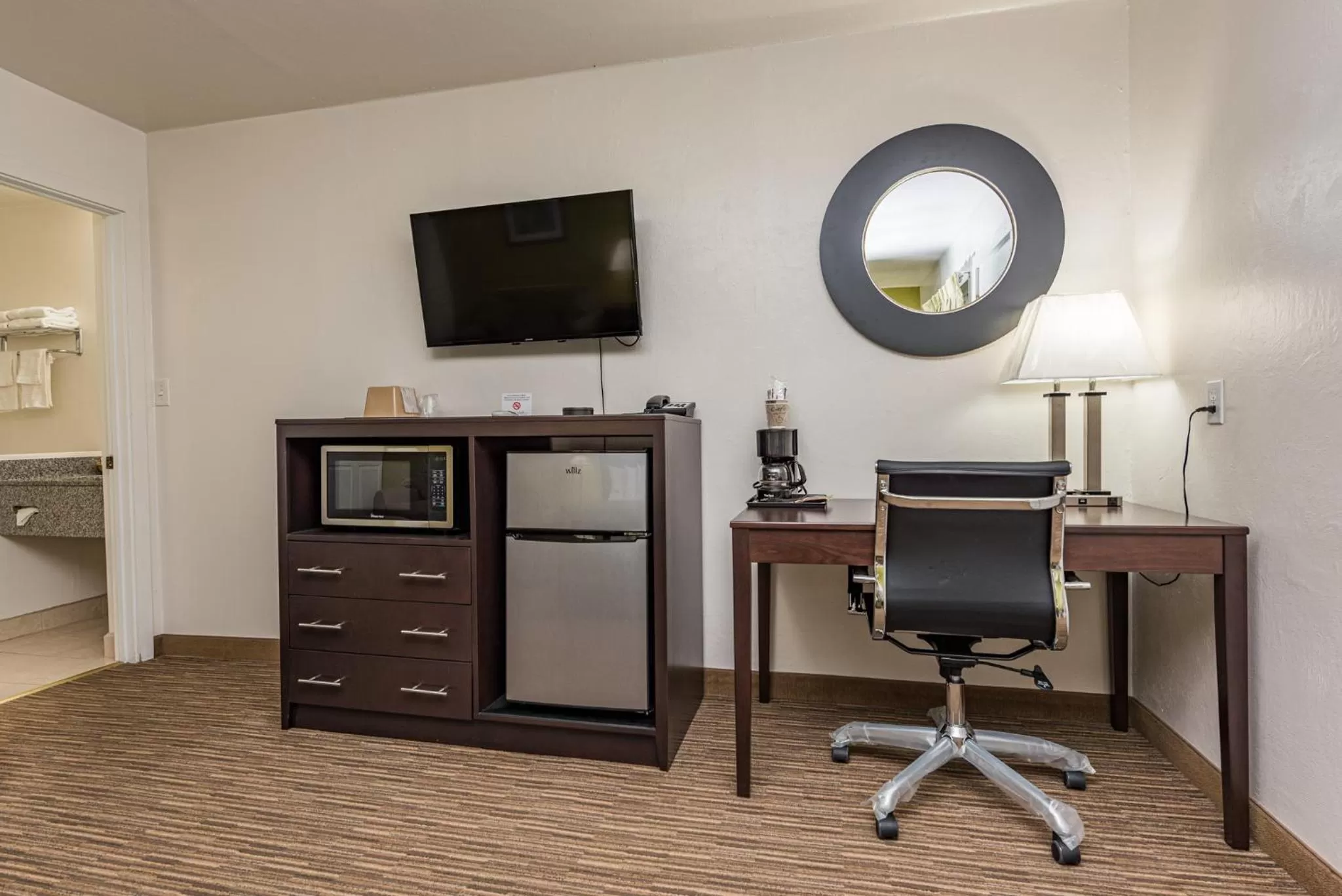 TV and multimedia in Sundowner Motel Sequim