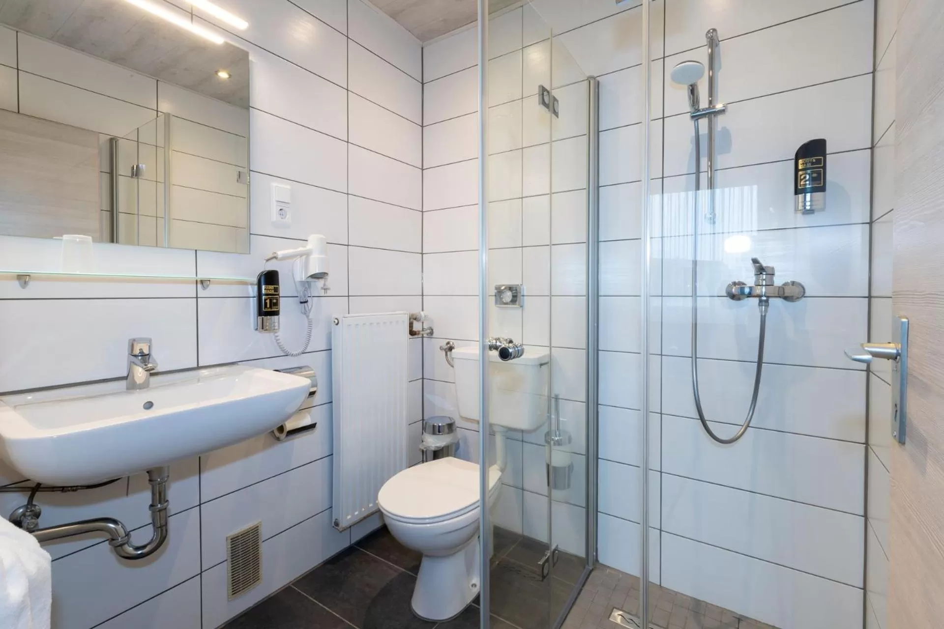 Bathroom in Gasthof zum Siegburger