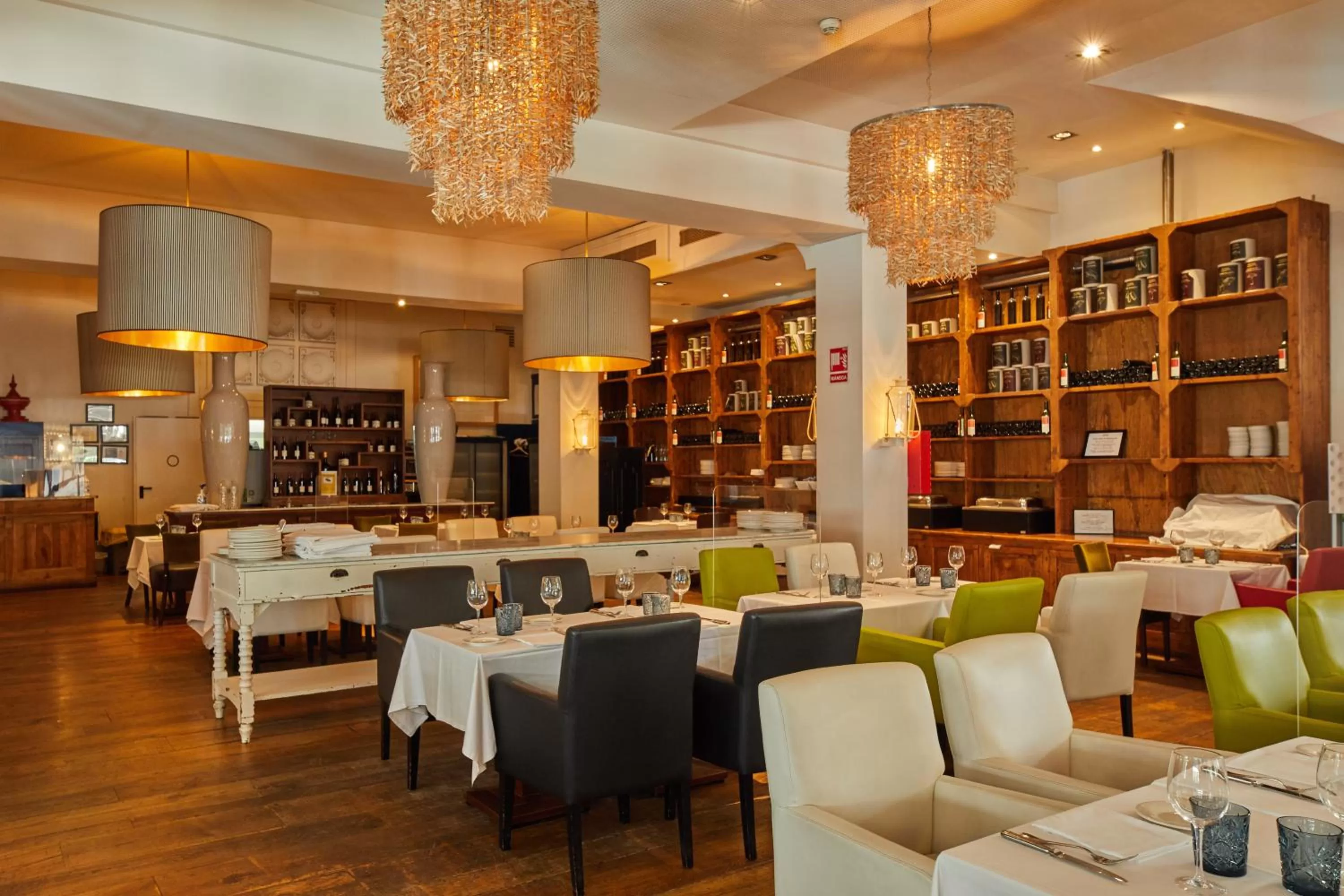 Restaurant/places to eat in Hotel Trias