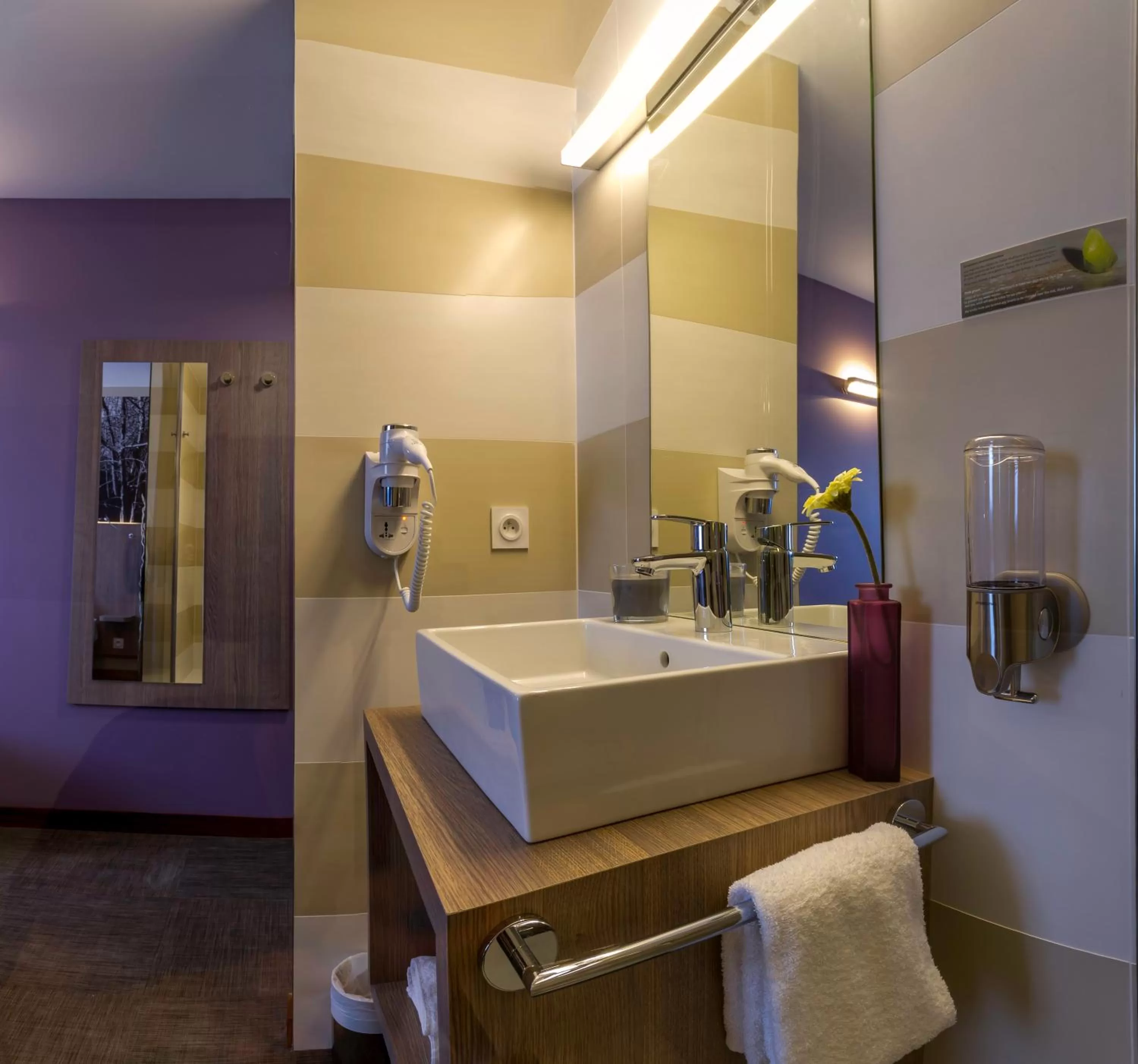 Bathroom in The Originals City, Hôtel Ecoparc, Montpellier Est