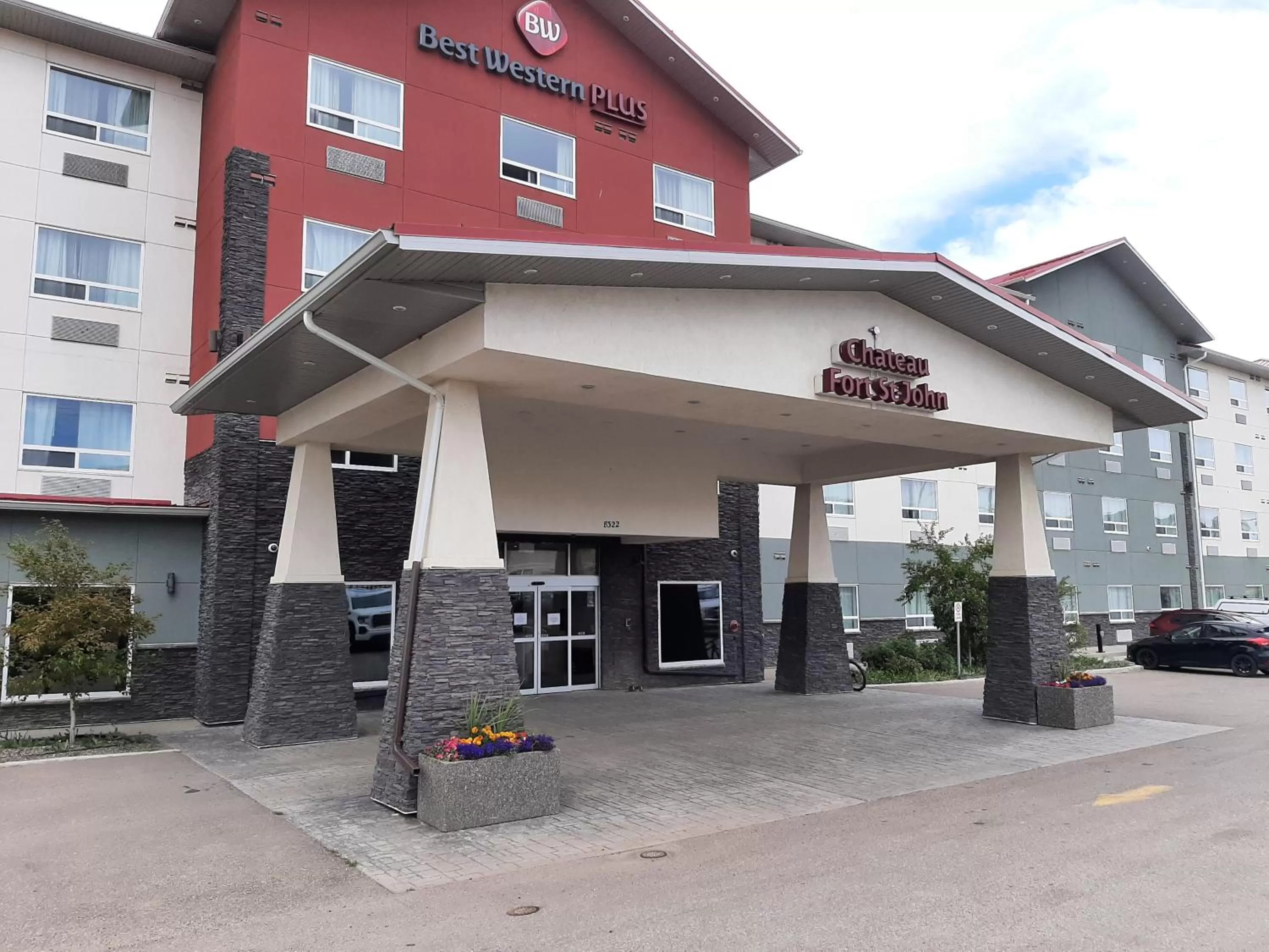 Facade/entrance in Best Western Plus Chateau Fort St. John