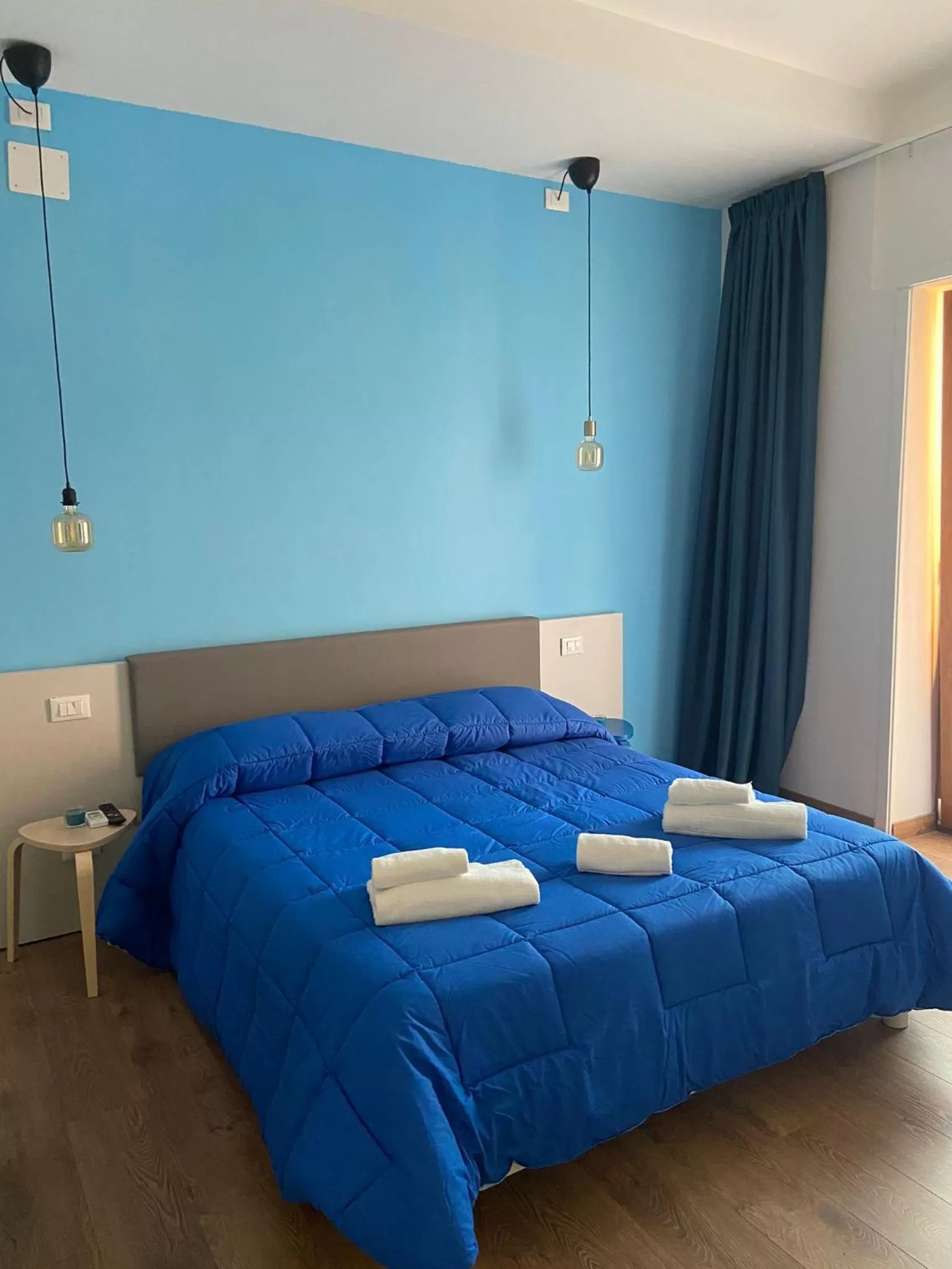 Photo of the whole room, Bed in Sorrento B&amp;D Rooms