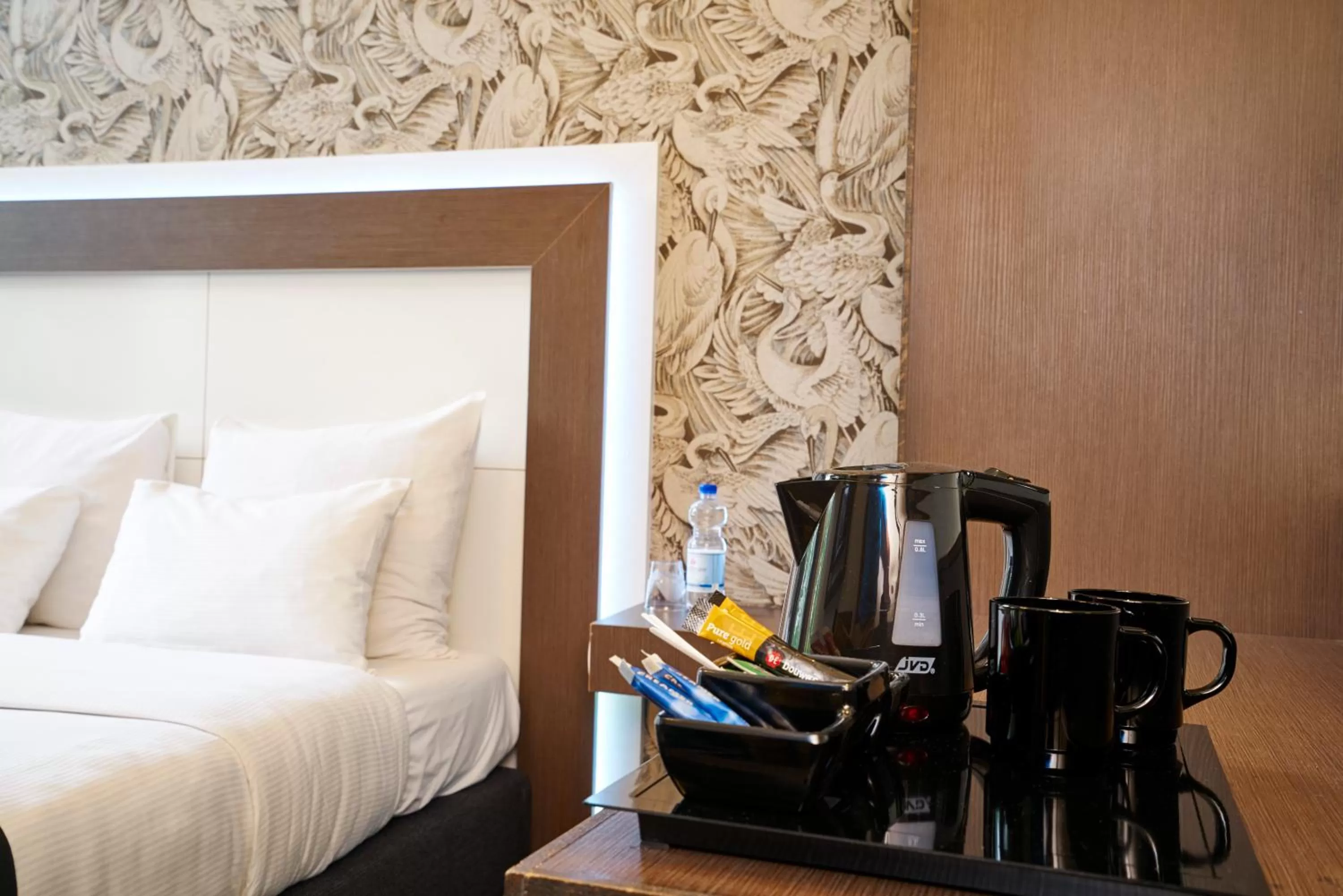 Non alcoholic drinks, Bed in Hotel The Bird