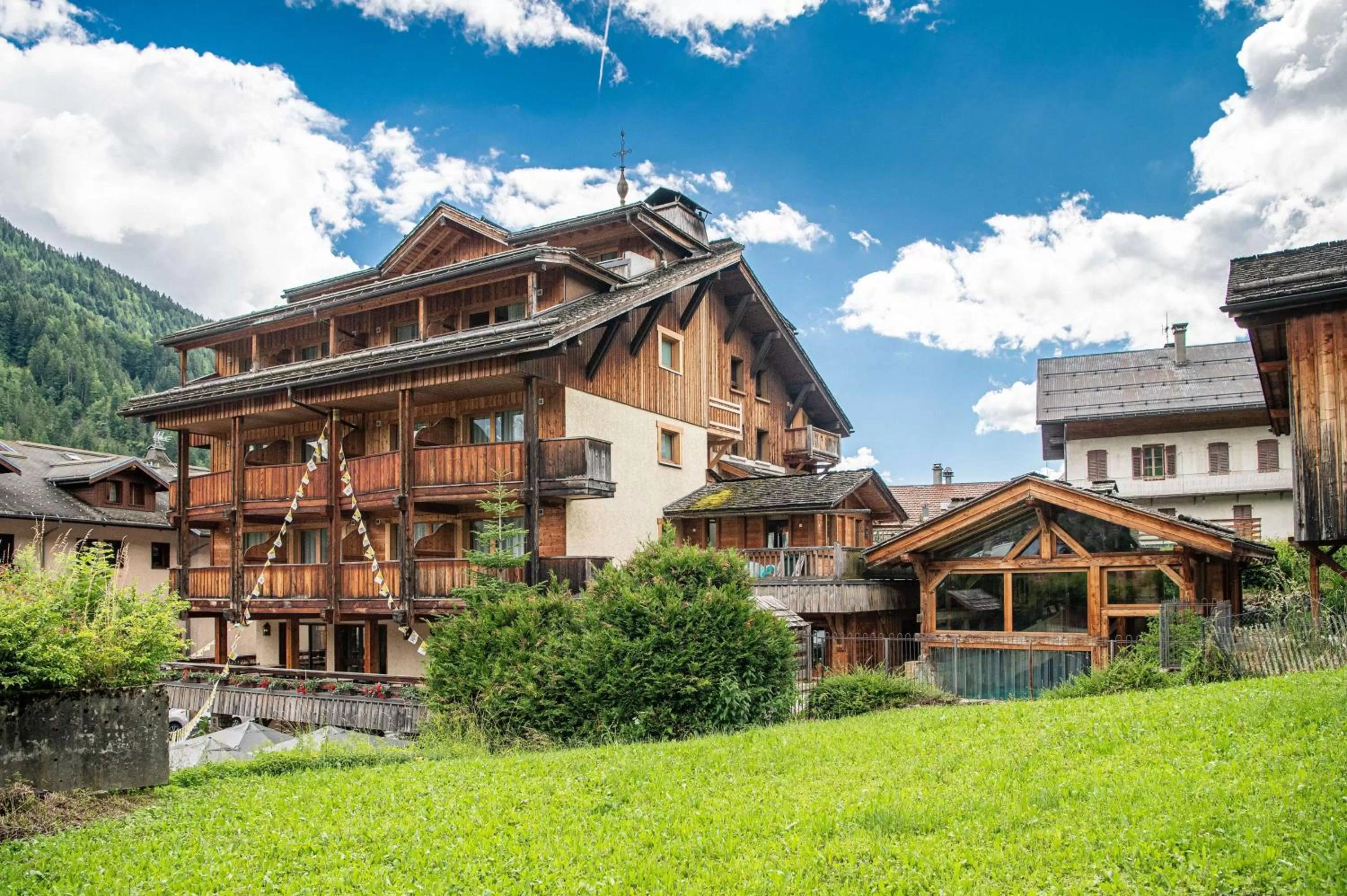 Property building in Best Western Chalet les Saytels