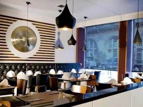 Restaurant/places to eat in Artto Hotel