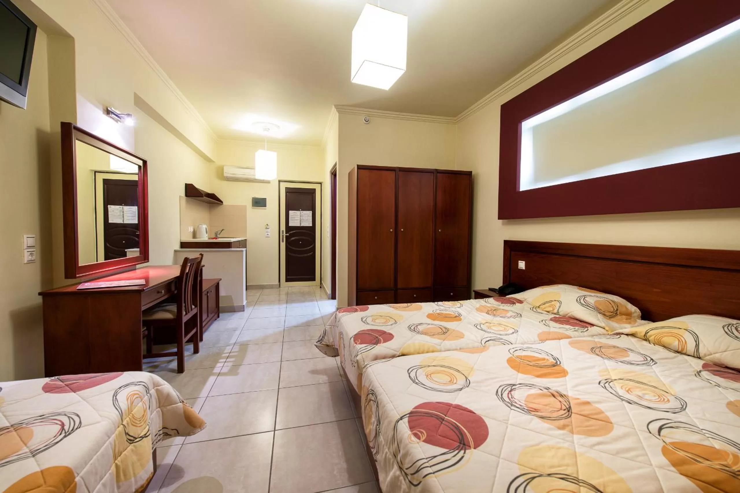 Bedroom, Bed in Canadian Hotel