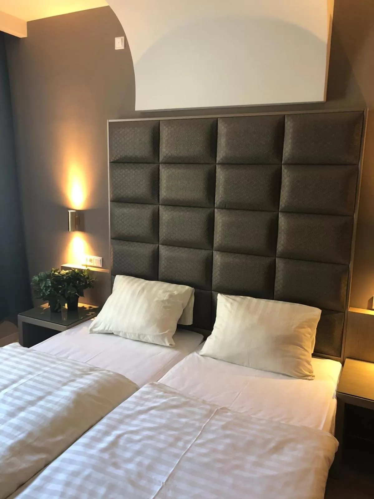 Bed in Hotel Athen Kelsterbach Frankfurt Airport