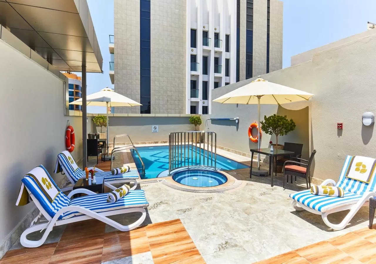 Swimming pool in Rose Plaza Hotel Al Barsha