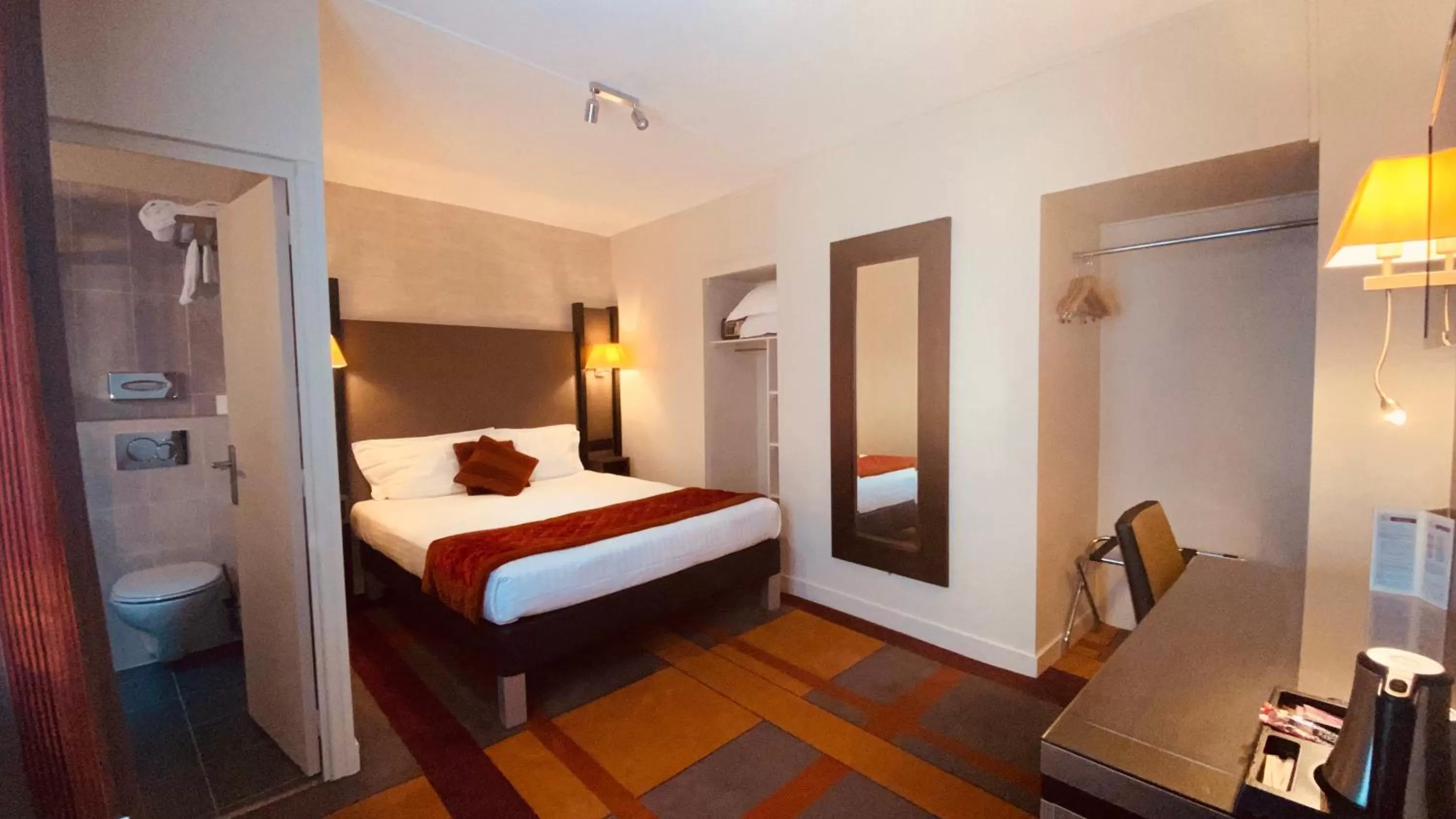 Bedroom, Bed in Hotel Bellevue