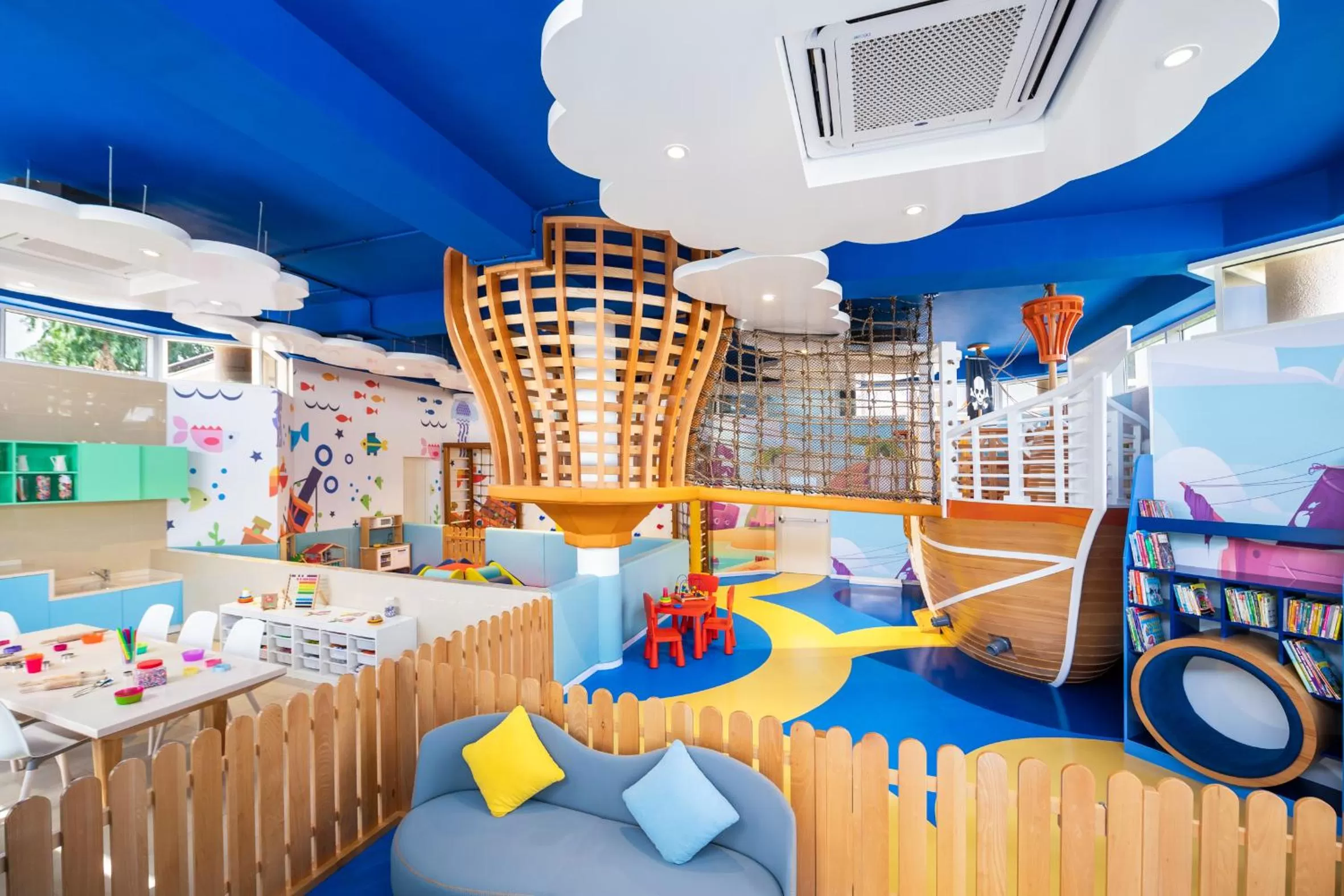 Kids's club in JA Lake View Hotel, Dubai