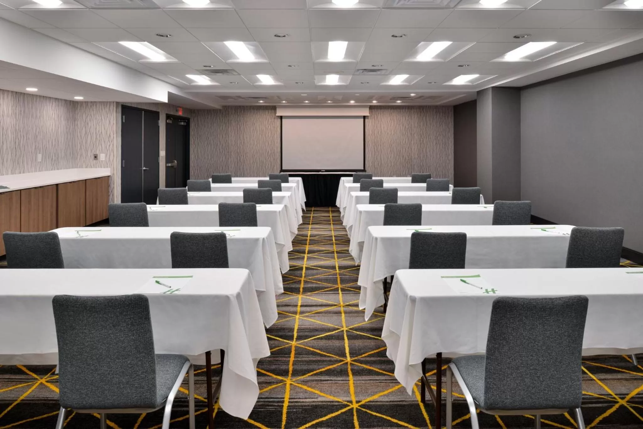 Meeting/conference room in Holiday Inn Hotel & Suites Overland Park-Convention Center by IHG