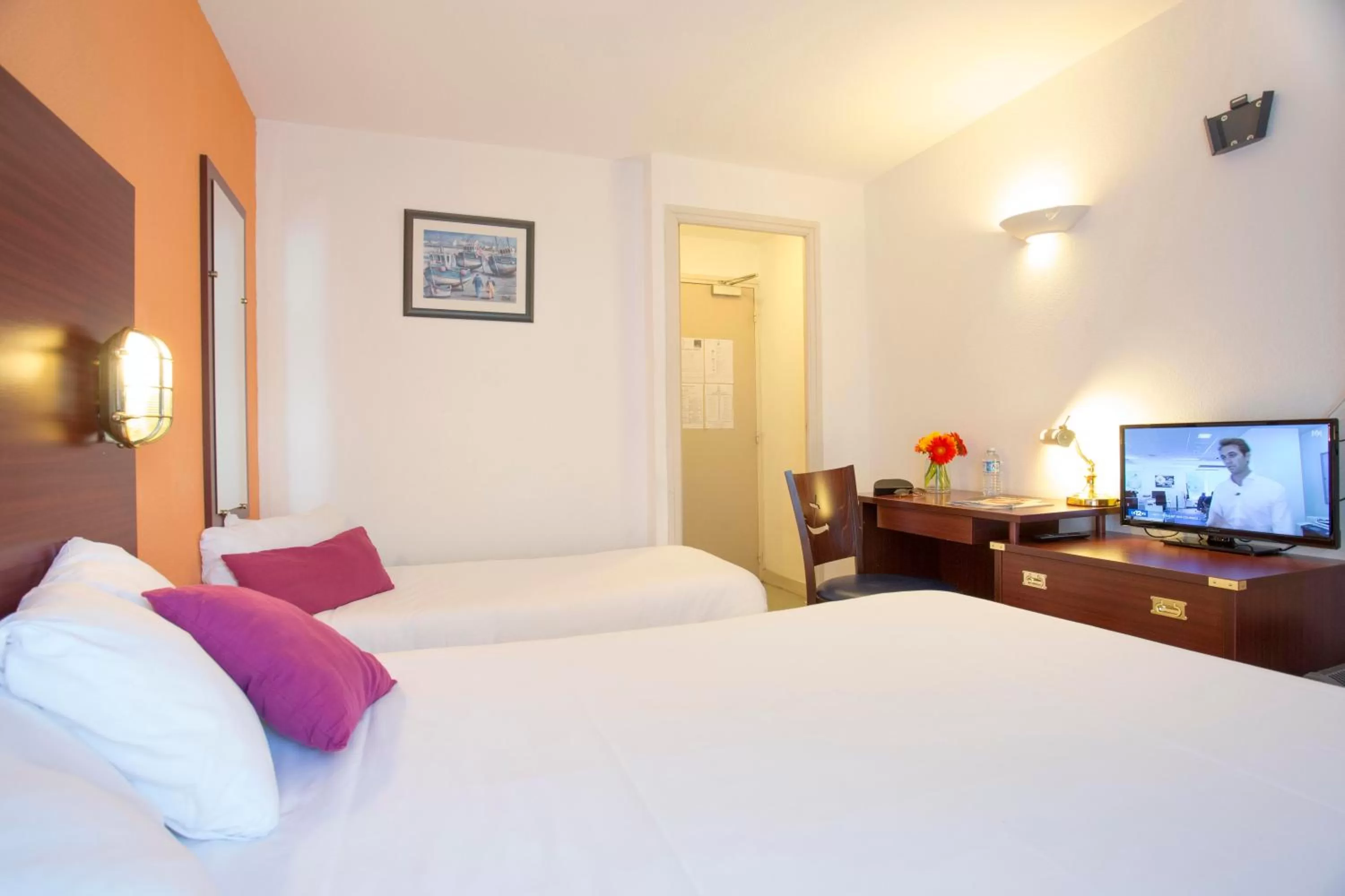 Hôtel Les Gens De Mer Lorient by Popinns