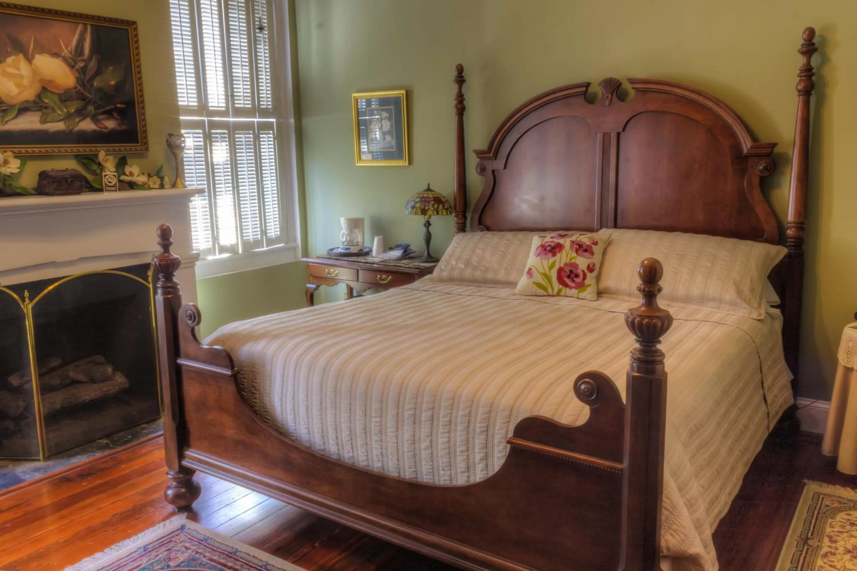 Photo of the whole room, Bed in Olde Town Inn