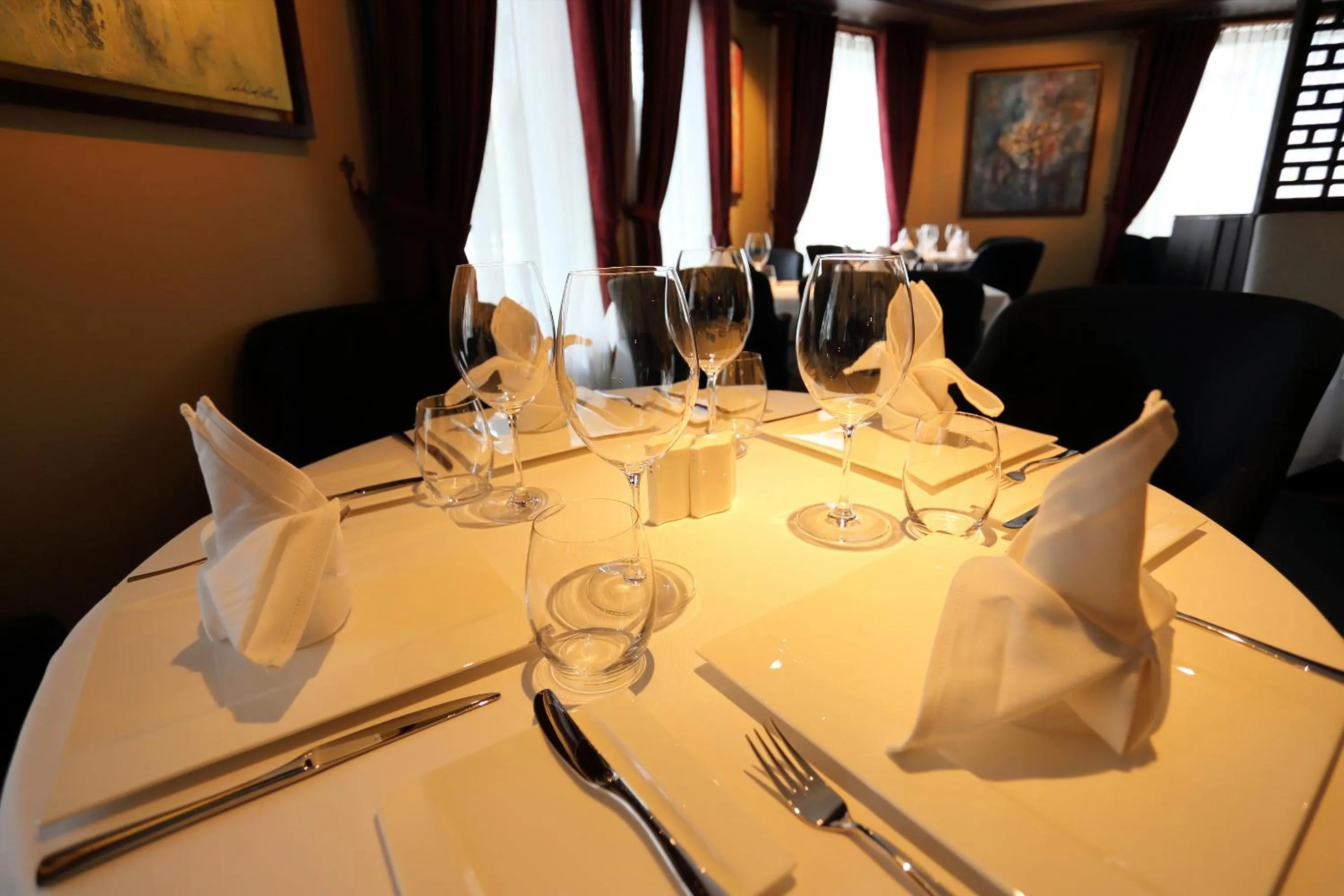 Restaurant/places to eat in Arunreas Hotel