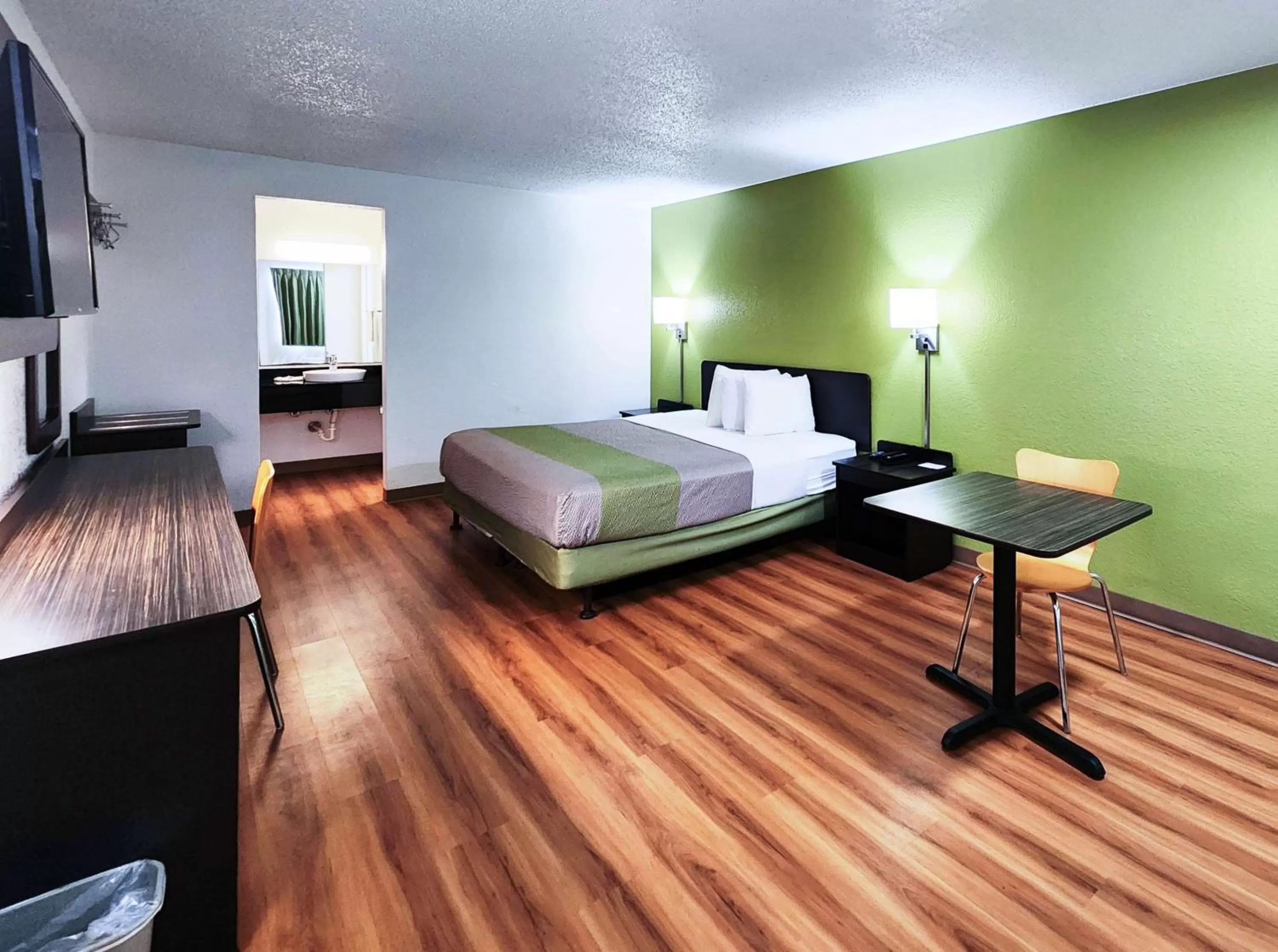 Bedroom, Bed in Motel 6-Baytown, TX - Baytown East