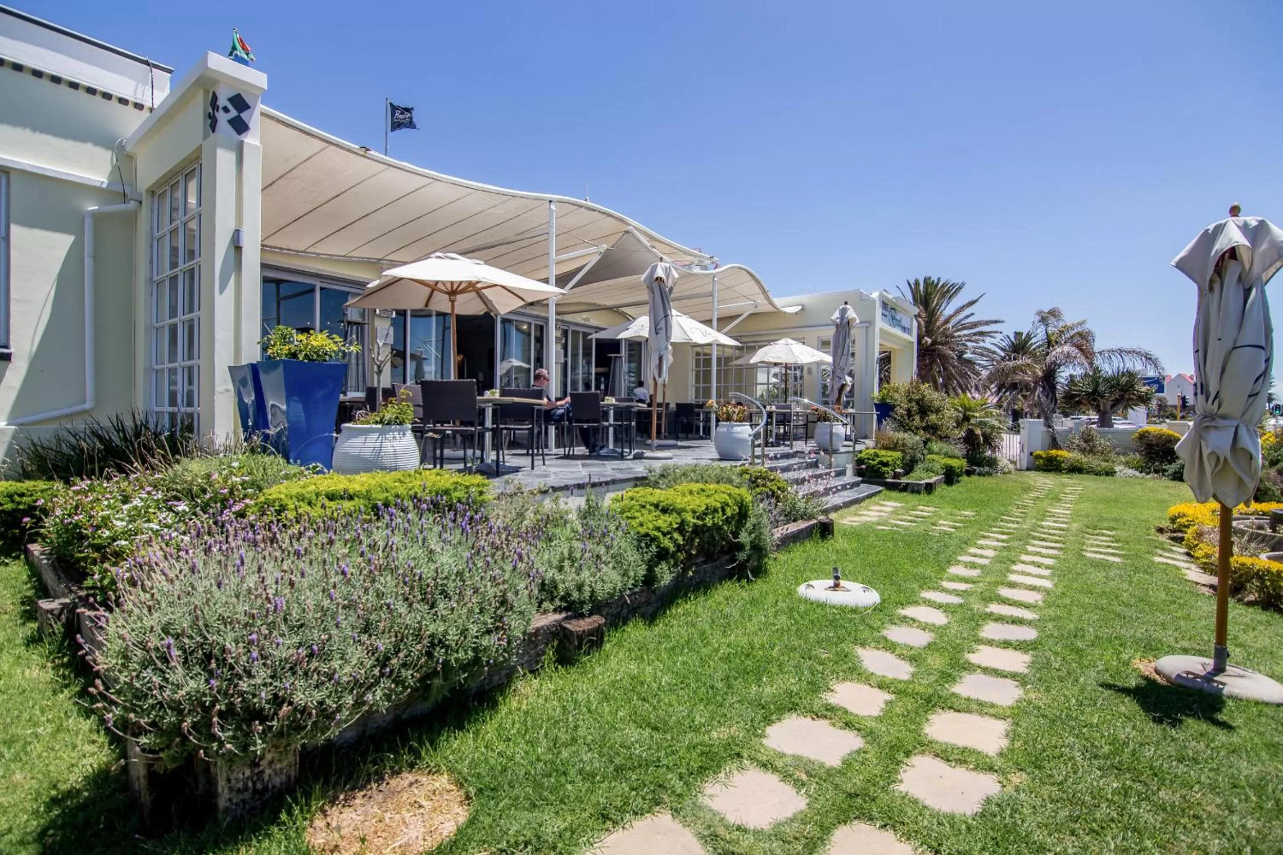 Restaurant/places to eat in The Beach Hotel