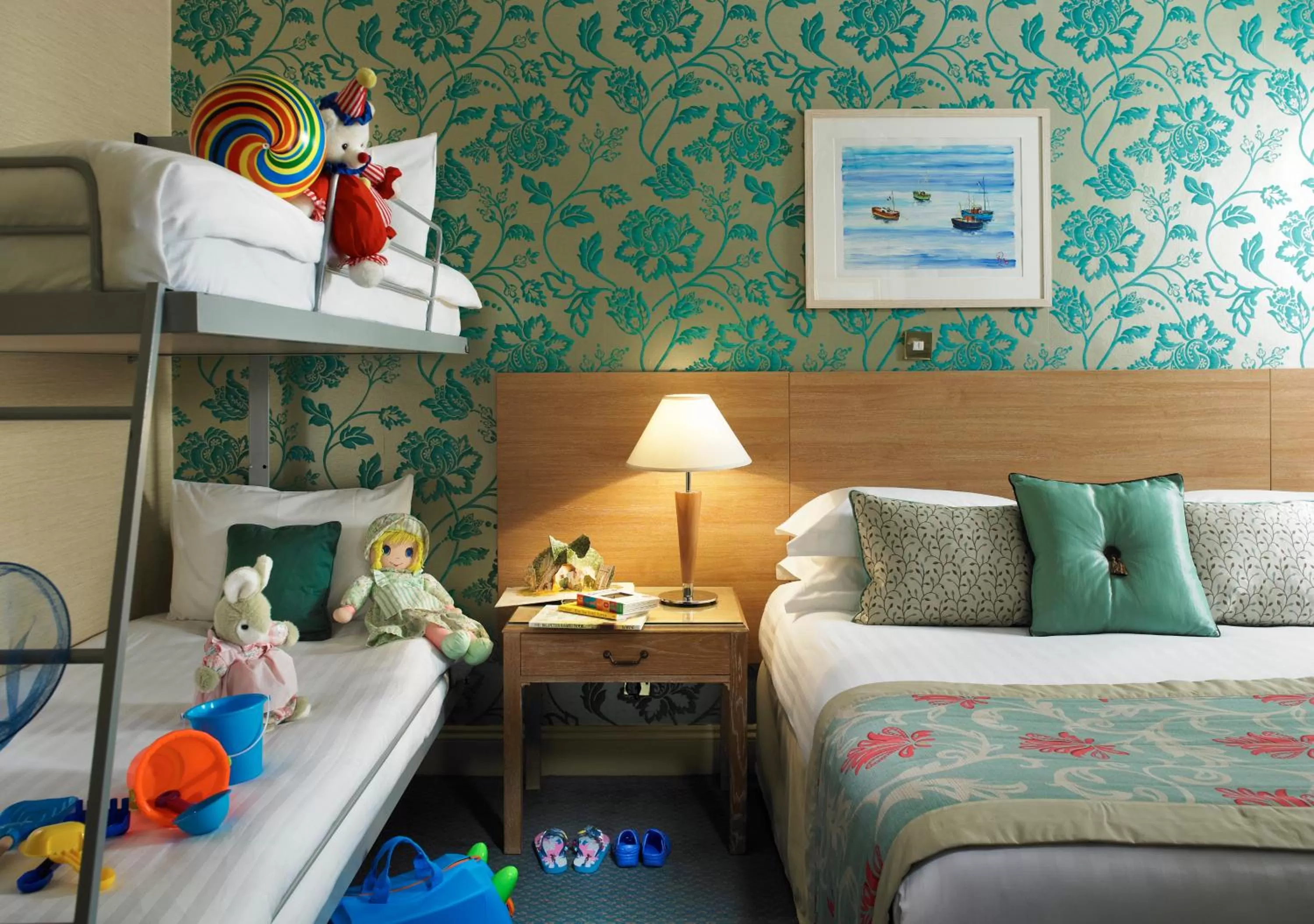 Photo of the whole room, Bed in Norfolk Royale Hotel