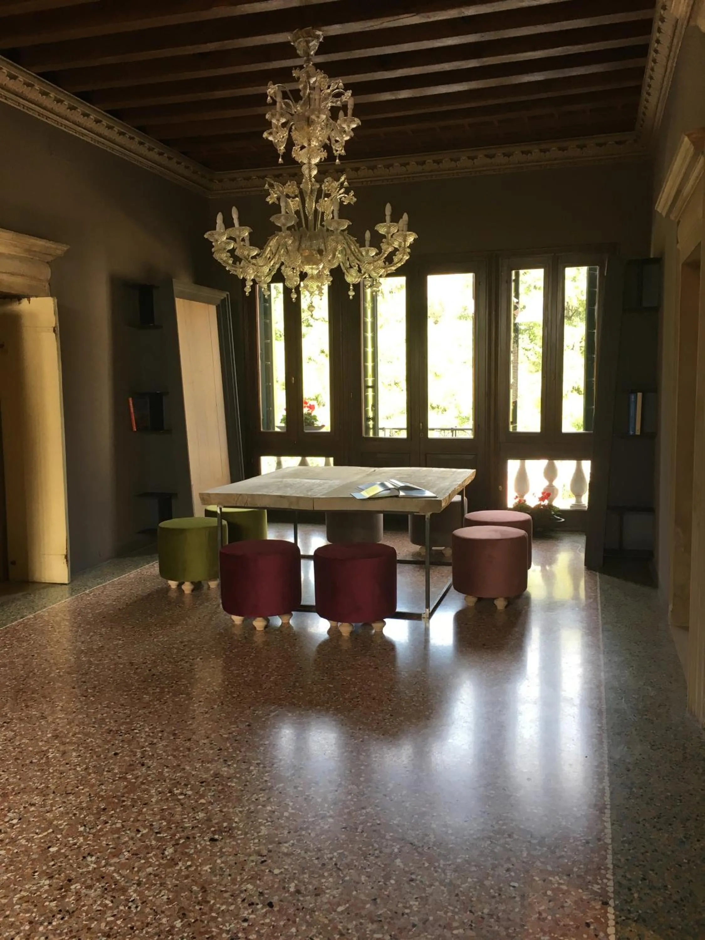 Communal lounge/ TV room in Hotel 5 Colonne