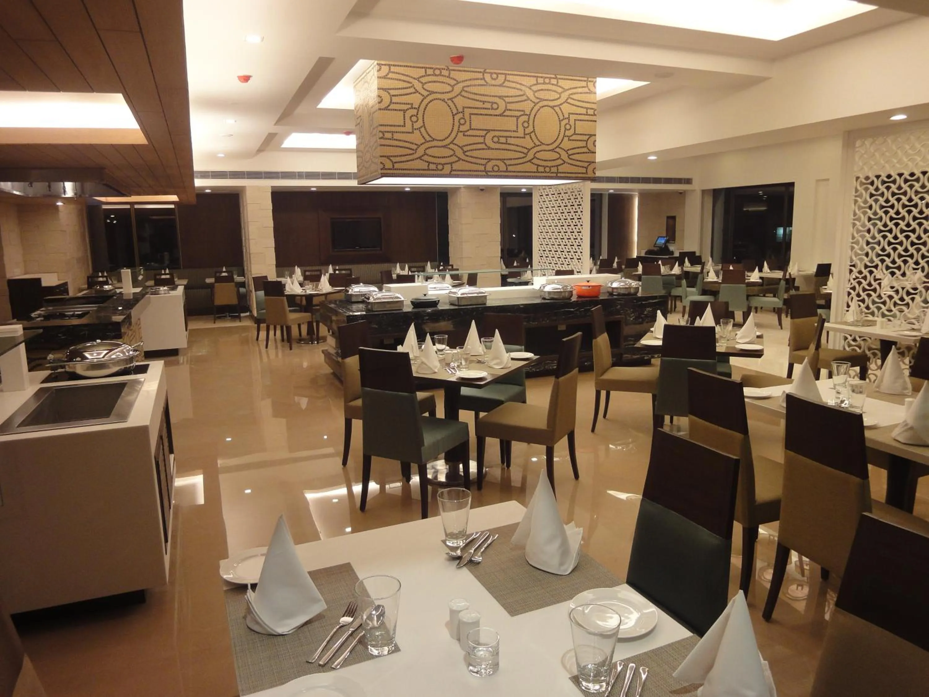 Restaurant/places to eat in Radisson Hotel Varanasi