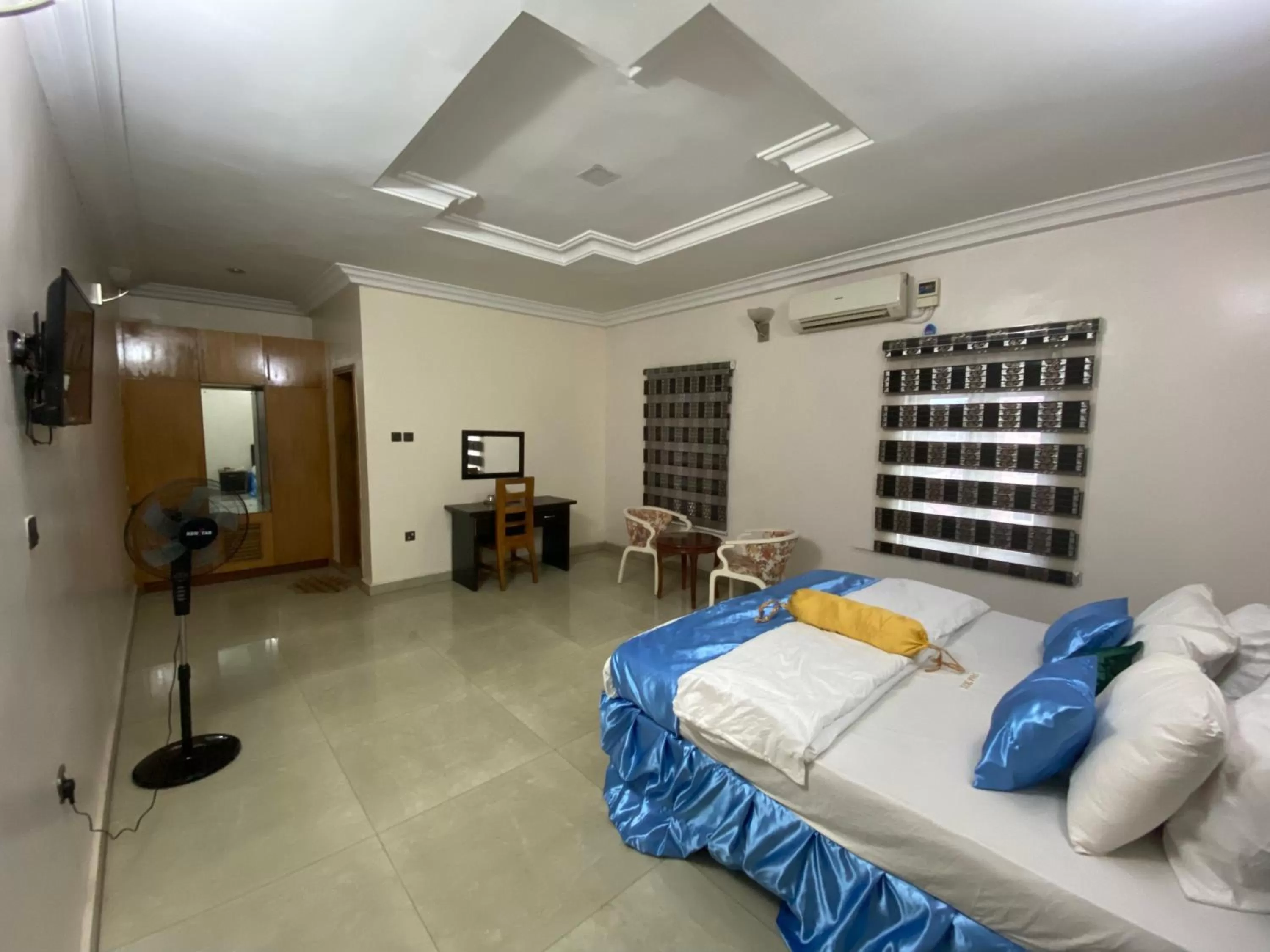 Bed in Nue-Crest Hotels & Suites