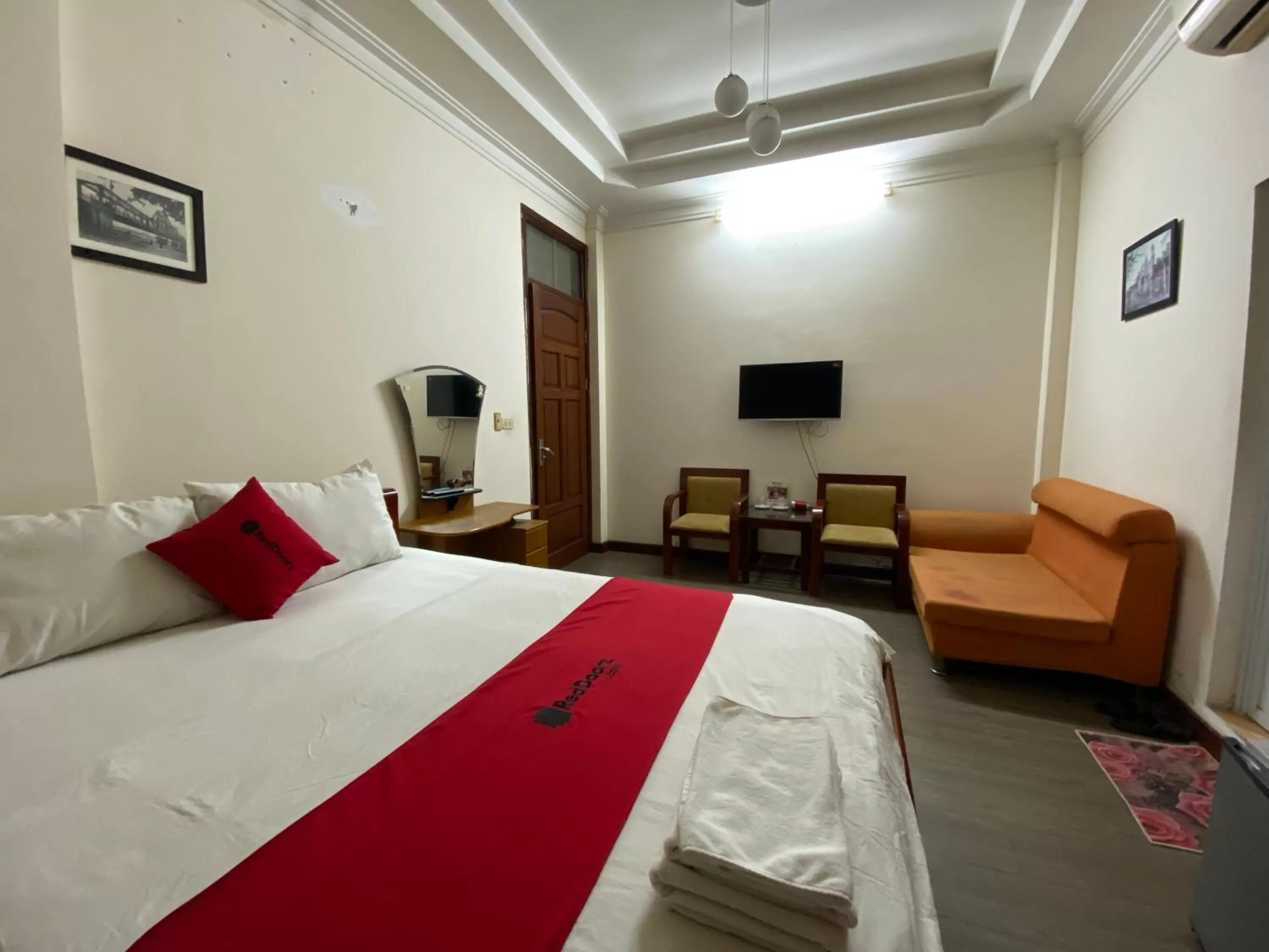 Photo of the whole room, Bed in Sophie hotel